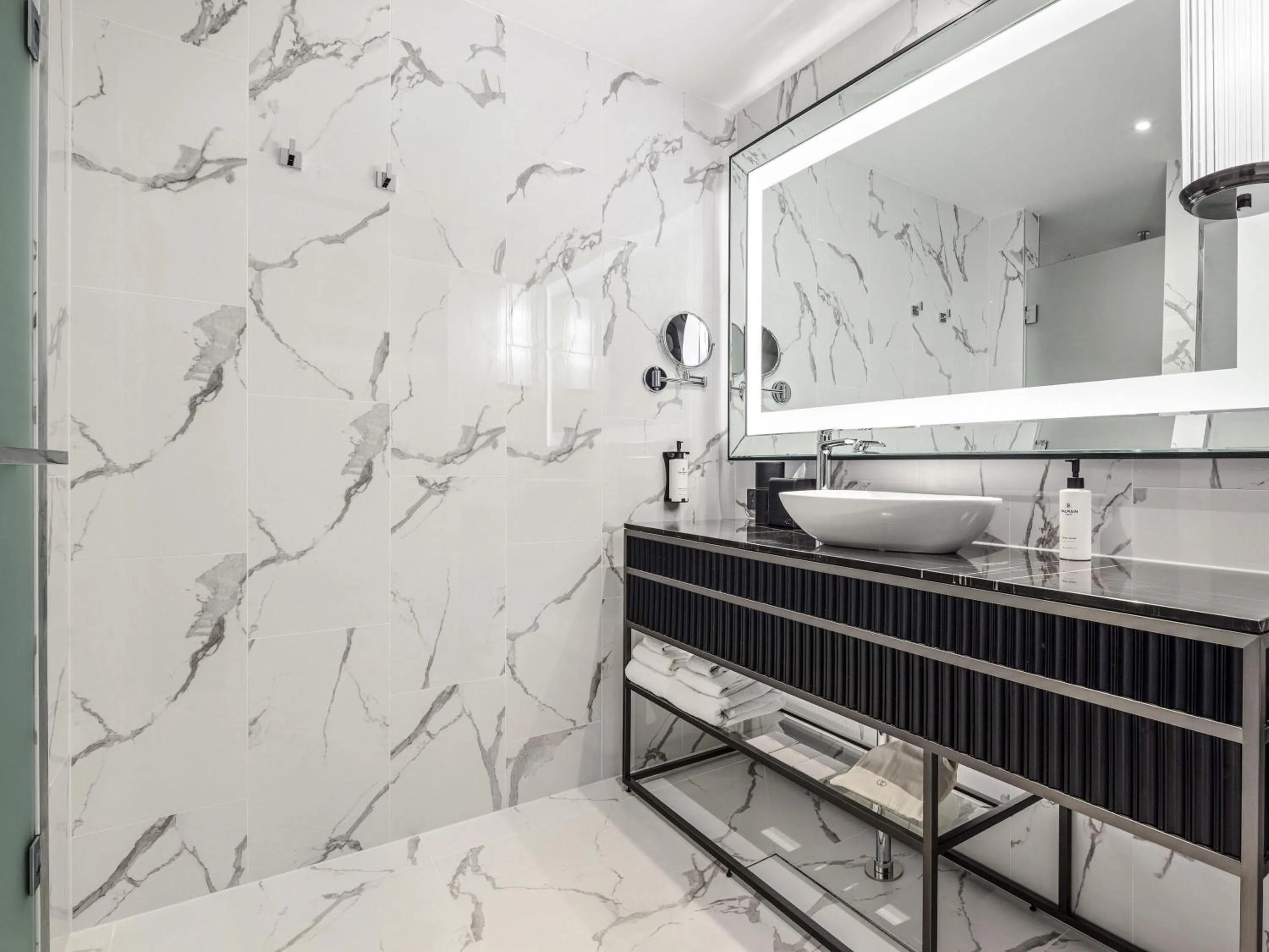 Bedroom in Sofitel Adelaide