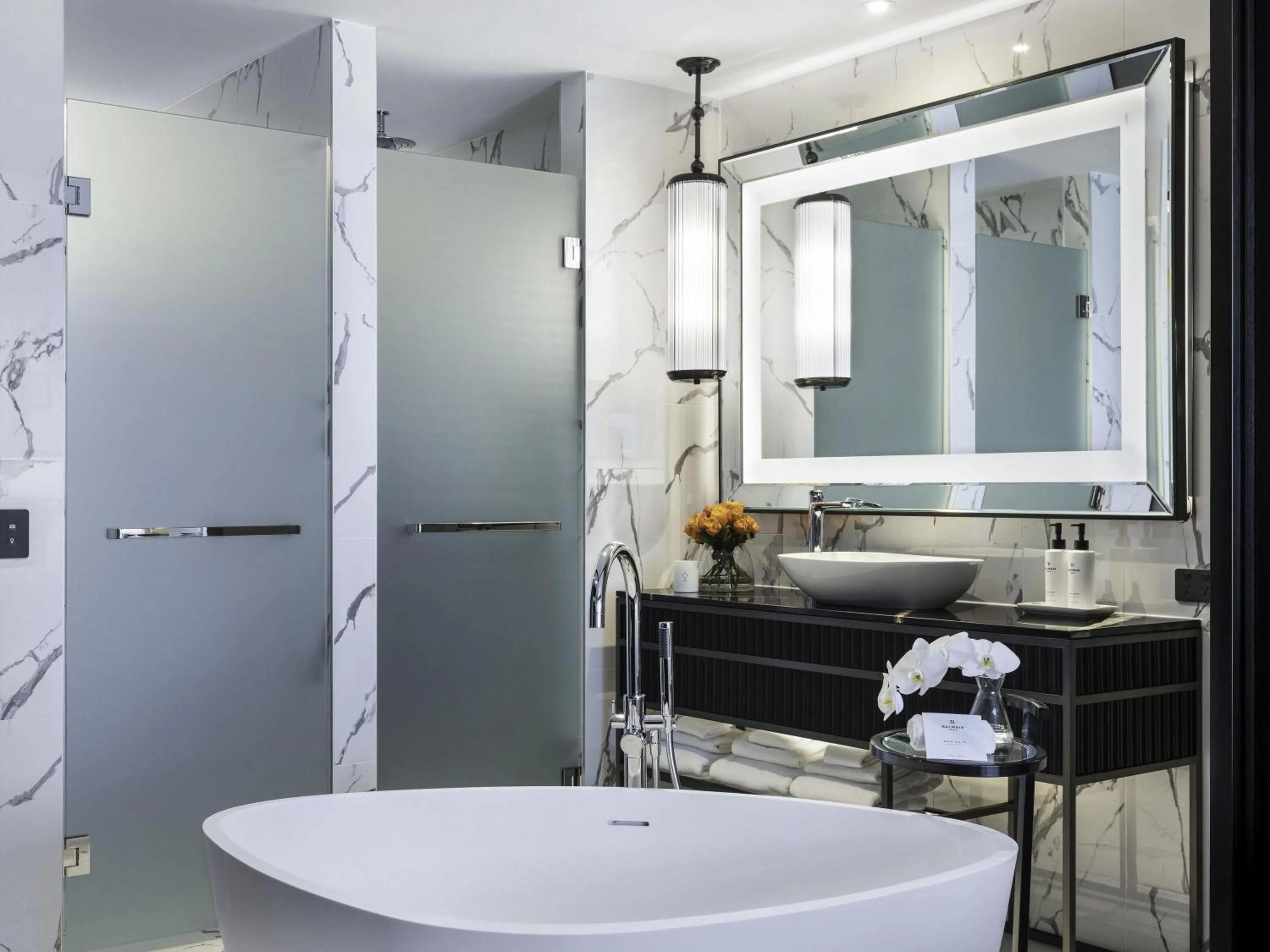 Luxury Twin Room with City or Hills View in Sofitel Adelaide