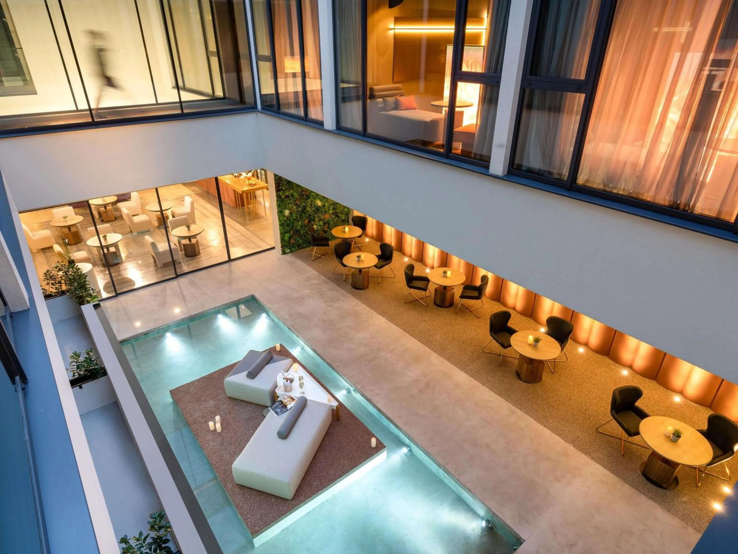 Lounge or bar in The Emporium Hotel Plovdiv - MGallery Collection