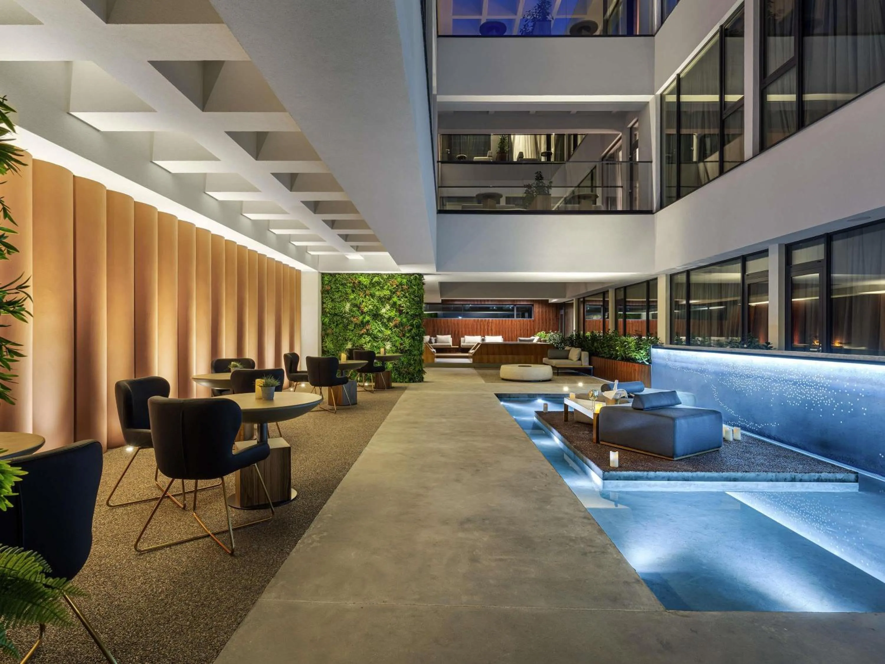 Lounge or bar in The Emporium Hotel Plovdiv - MGallery Collection