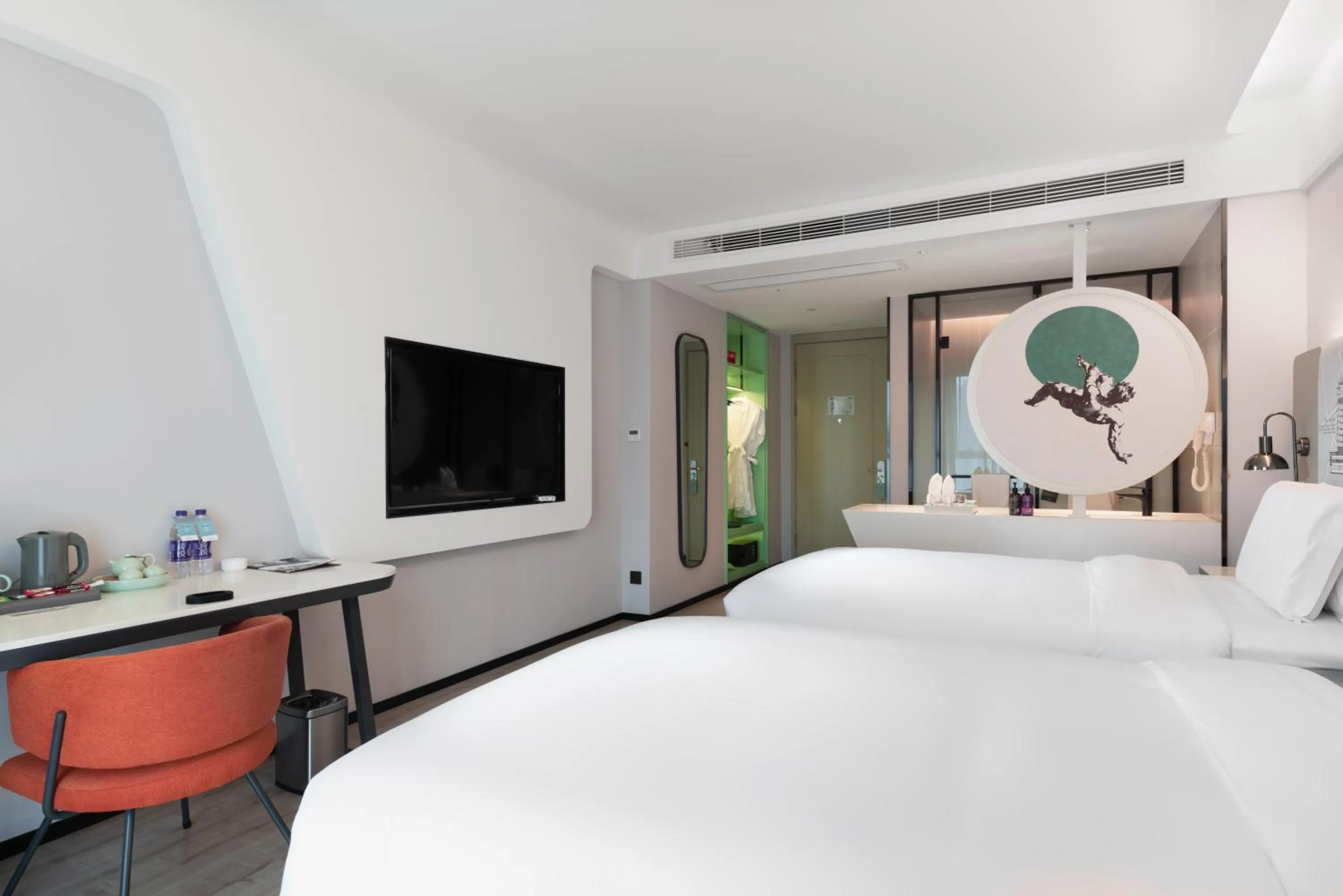 Bed in Mercure Chengdu Xindu