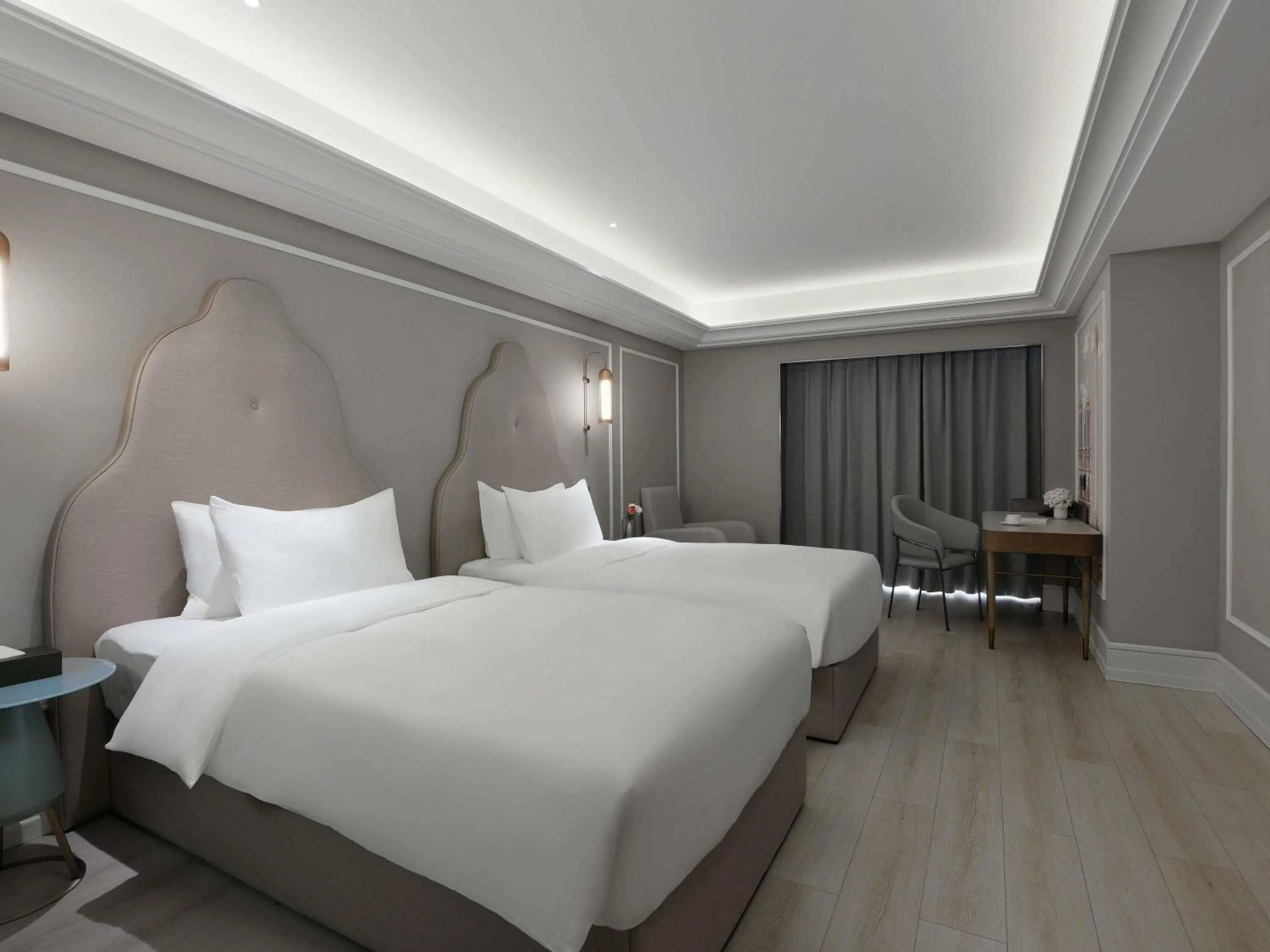 Property building, Bed in Mercure Chengdu Jiuyanqiao