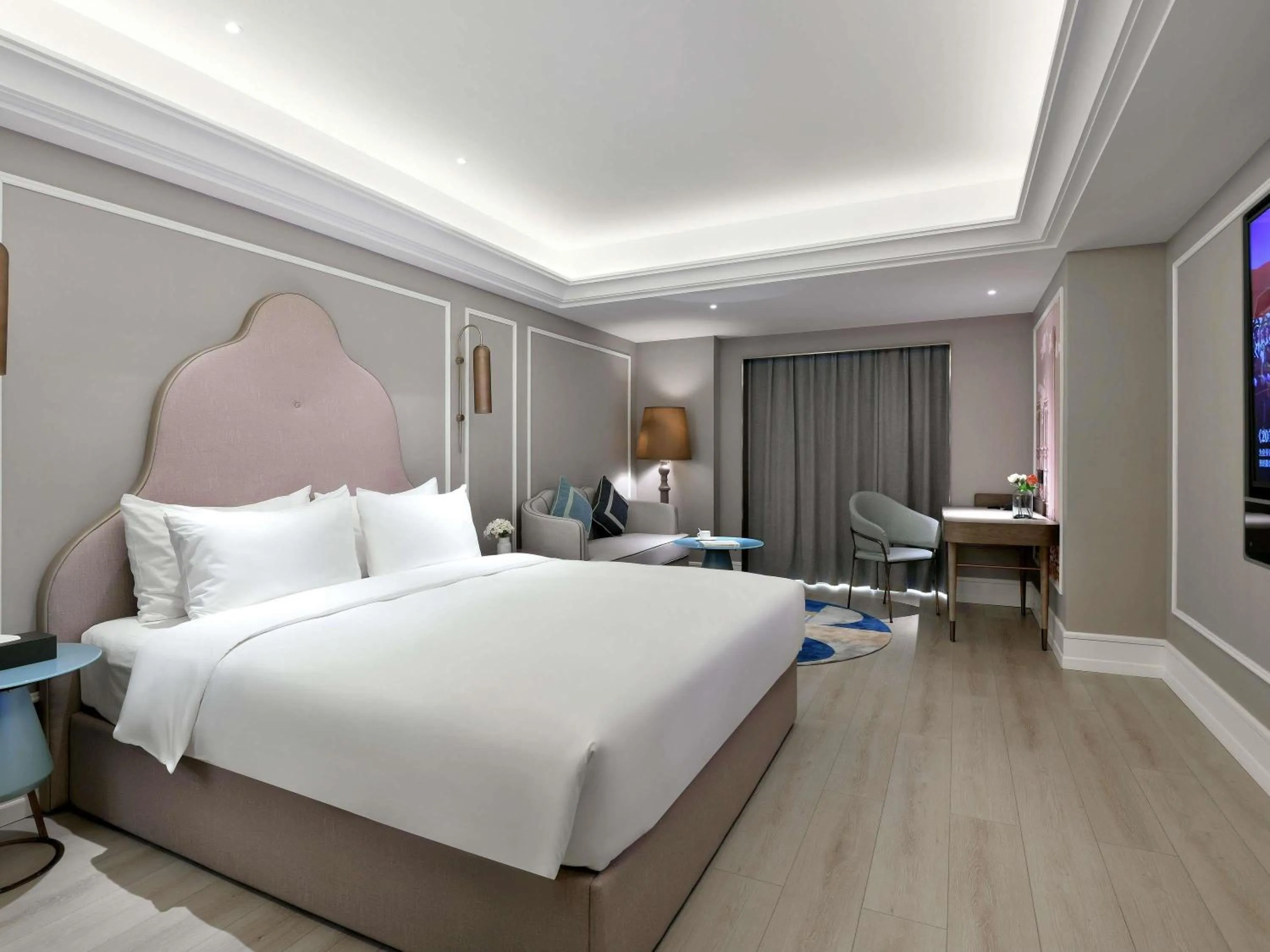 Property building, Bed in Mercure Chengdu Jiuyanqiao