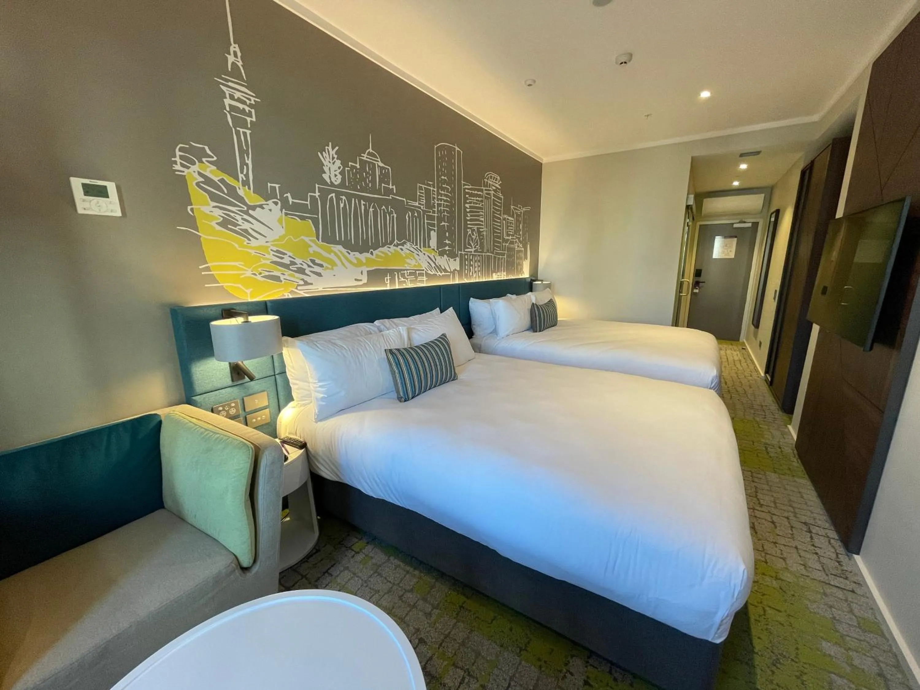 Bedroom, Bed in Mercure Auckland Queen Street