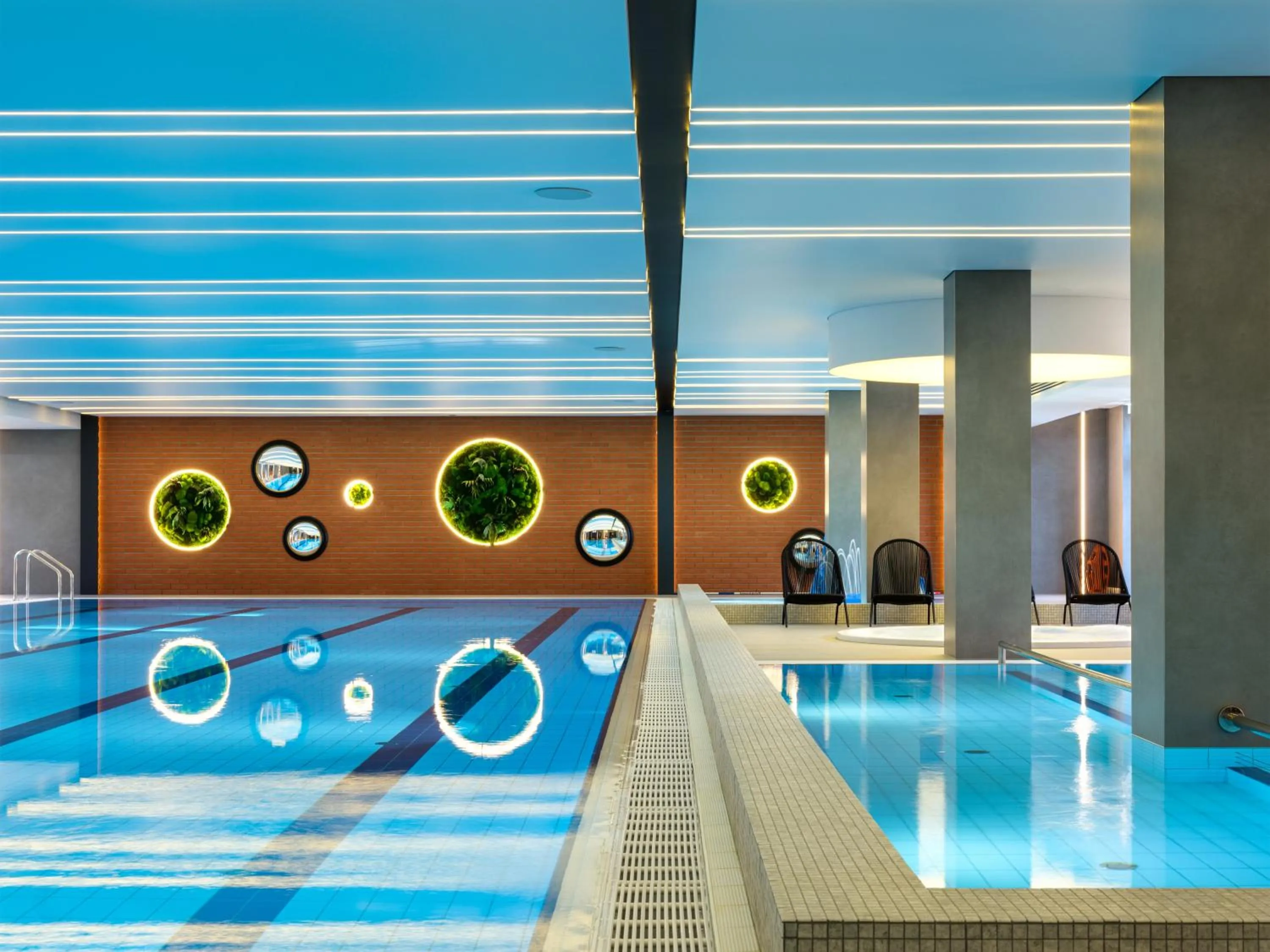 Swimming pool in Mercure Krakow Fabryczna City