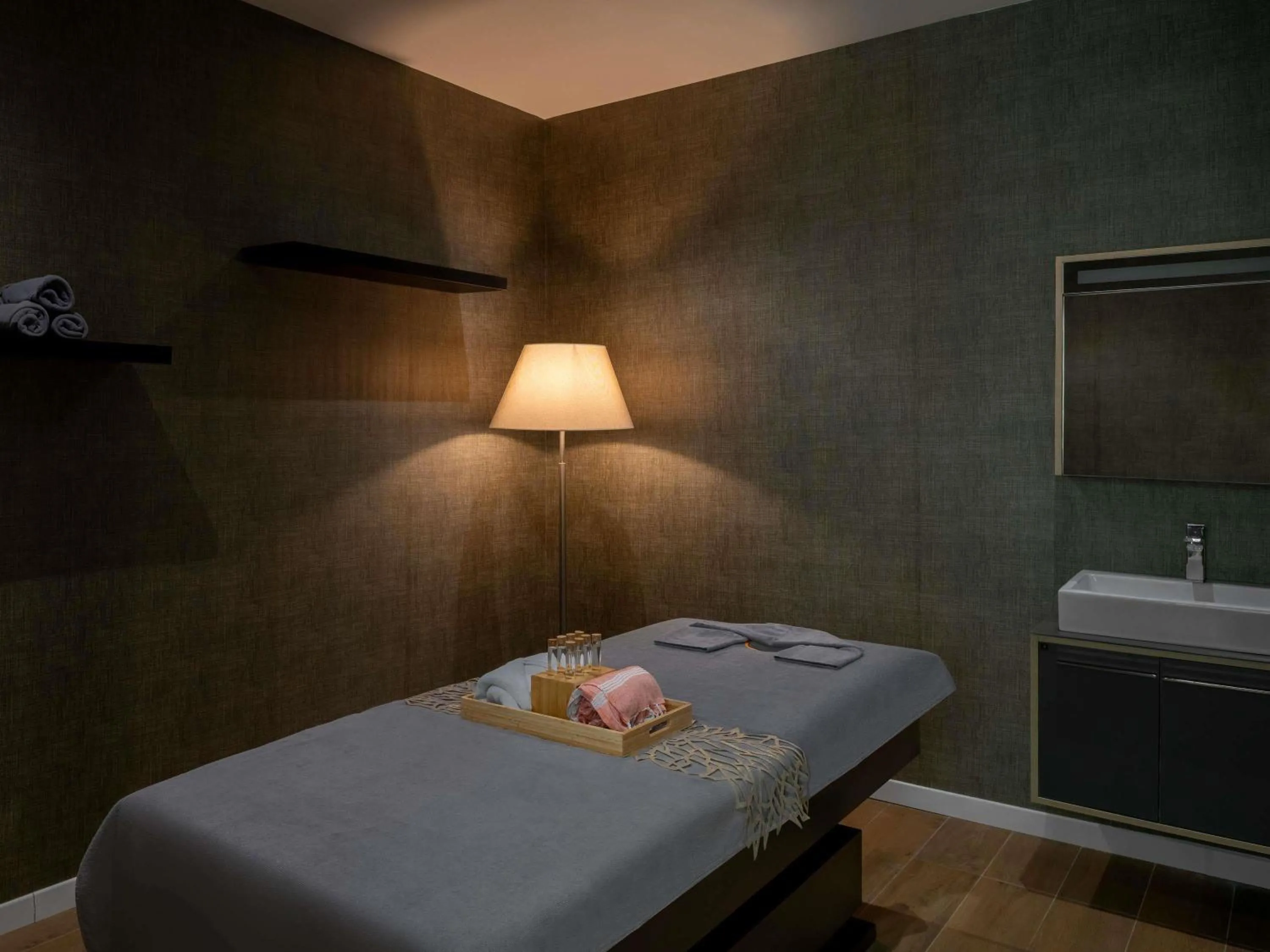 Spa and wellness centre/facilities, Bed in Movenpick Living Istanbul West