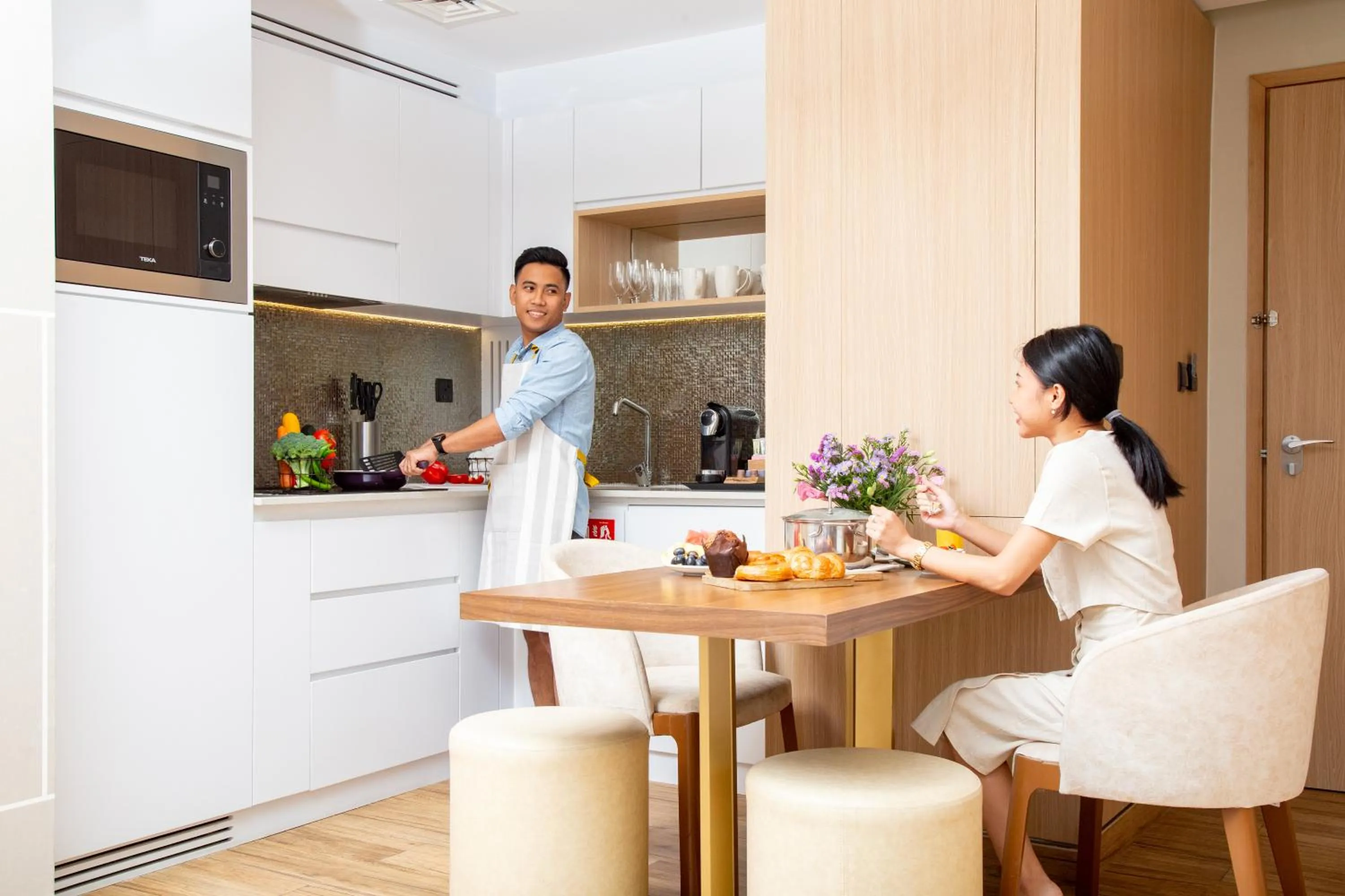 People in Adagio Premium The Palm