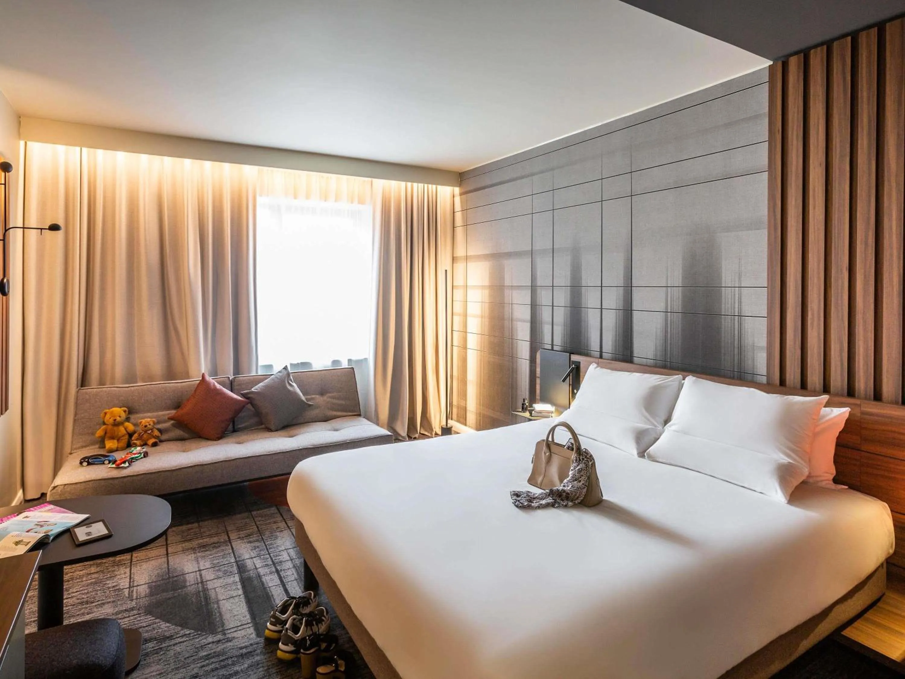 Property building, Bed in Novotel Cambridge North