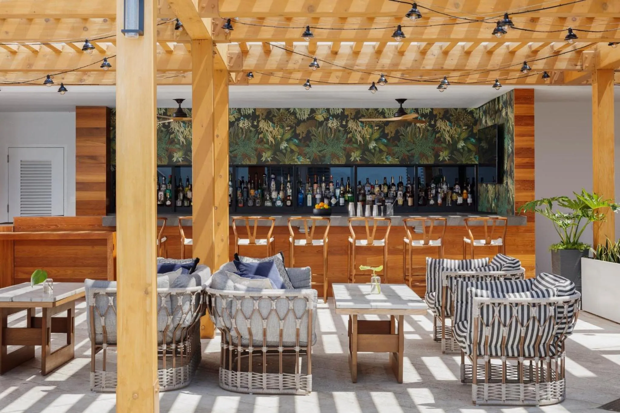 Lounge or bar in The Kimpton Shorebreak Fort Lauderdale Beach Resort