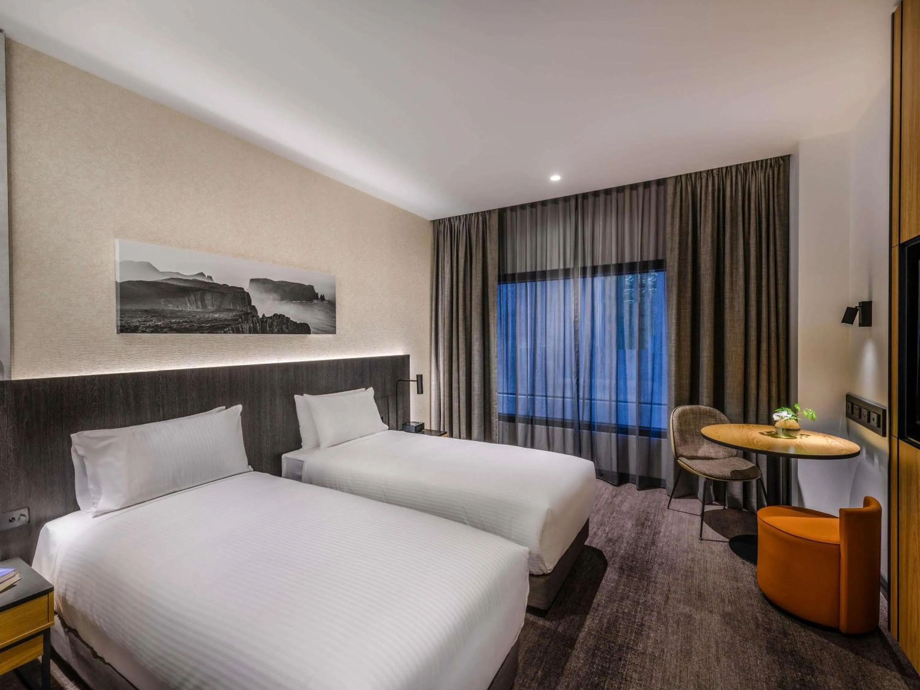 Bedroom, Bed in Mövenpick Hotel Hobart