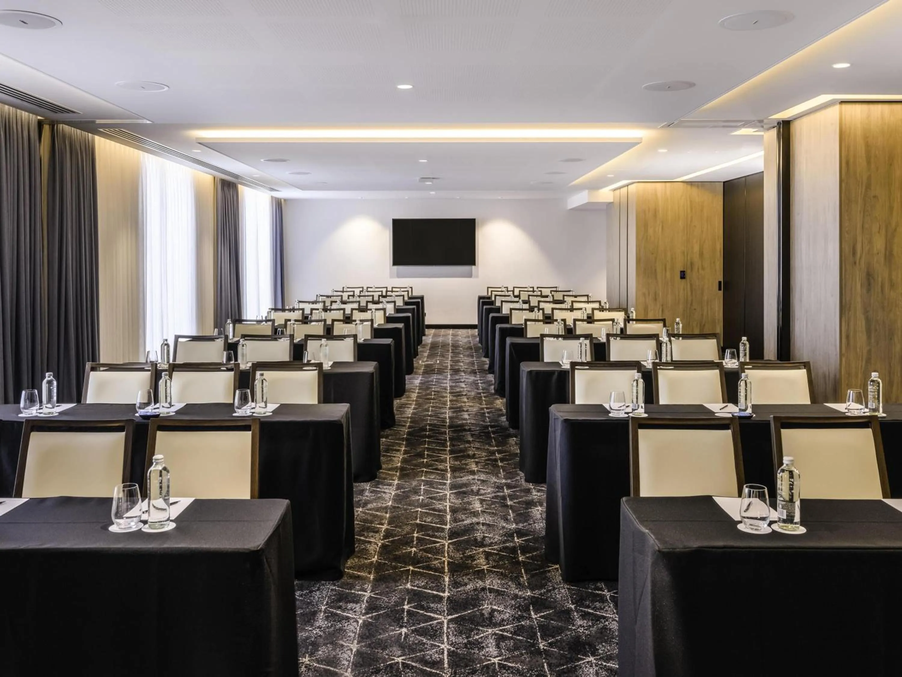 Meeting/conference room in Mövenpick Hotel Hobart