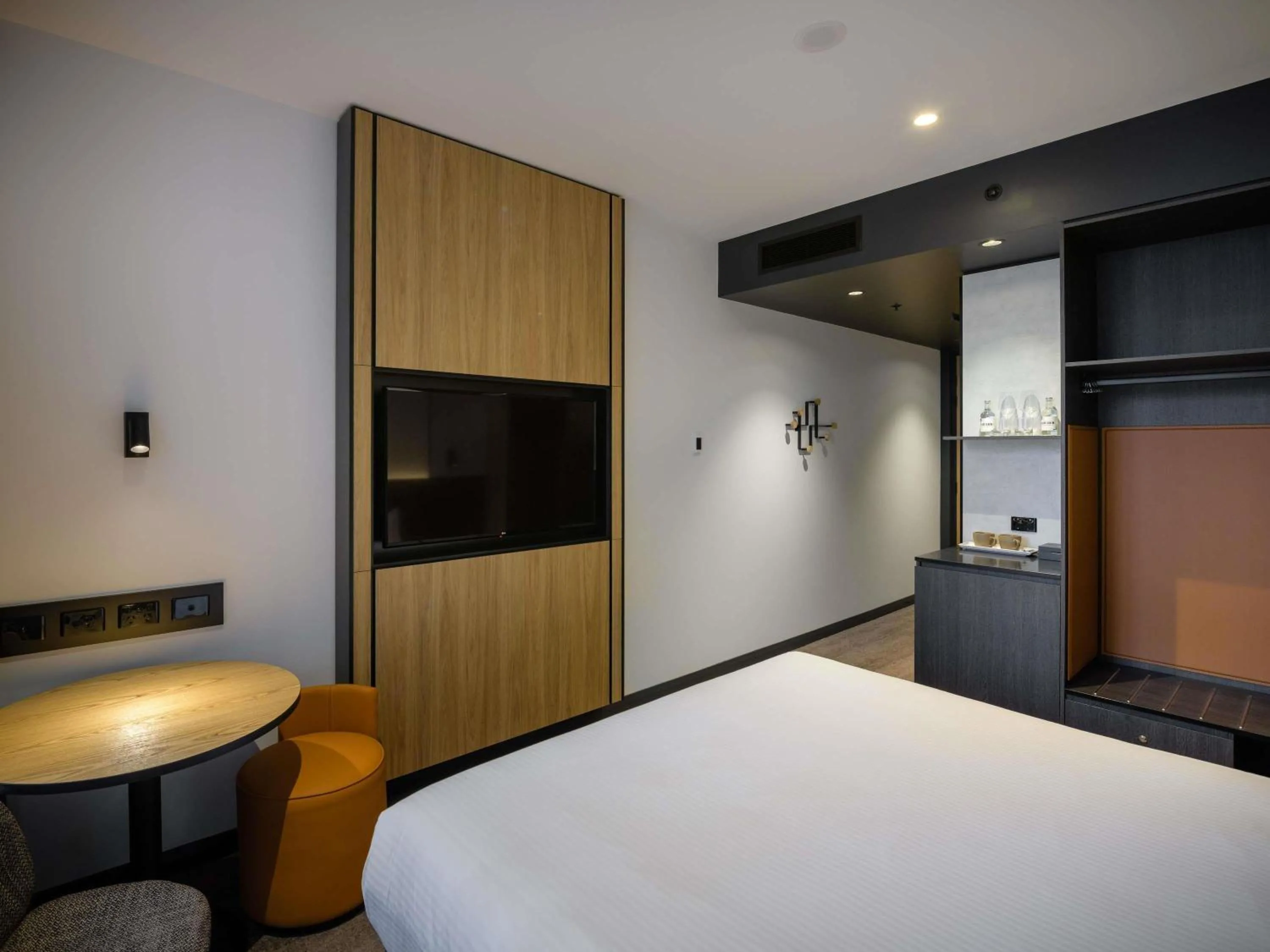 Bedroom, Bed in Mövenpick Hotel Hobart