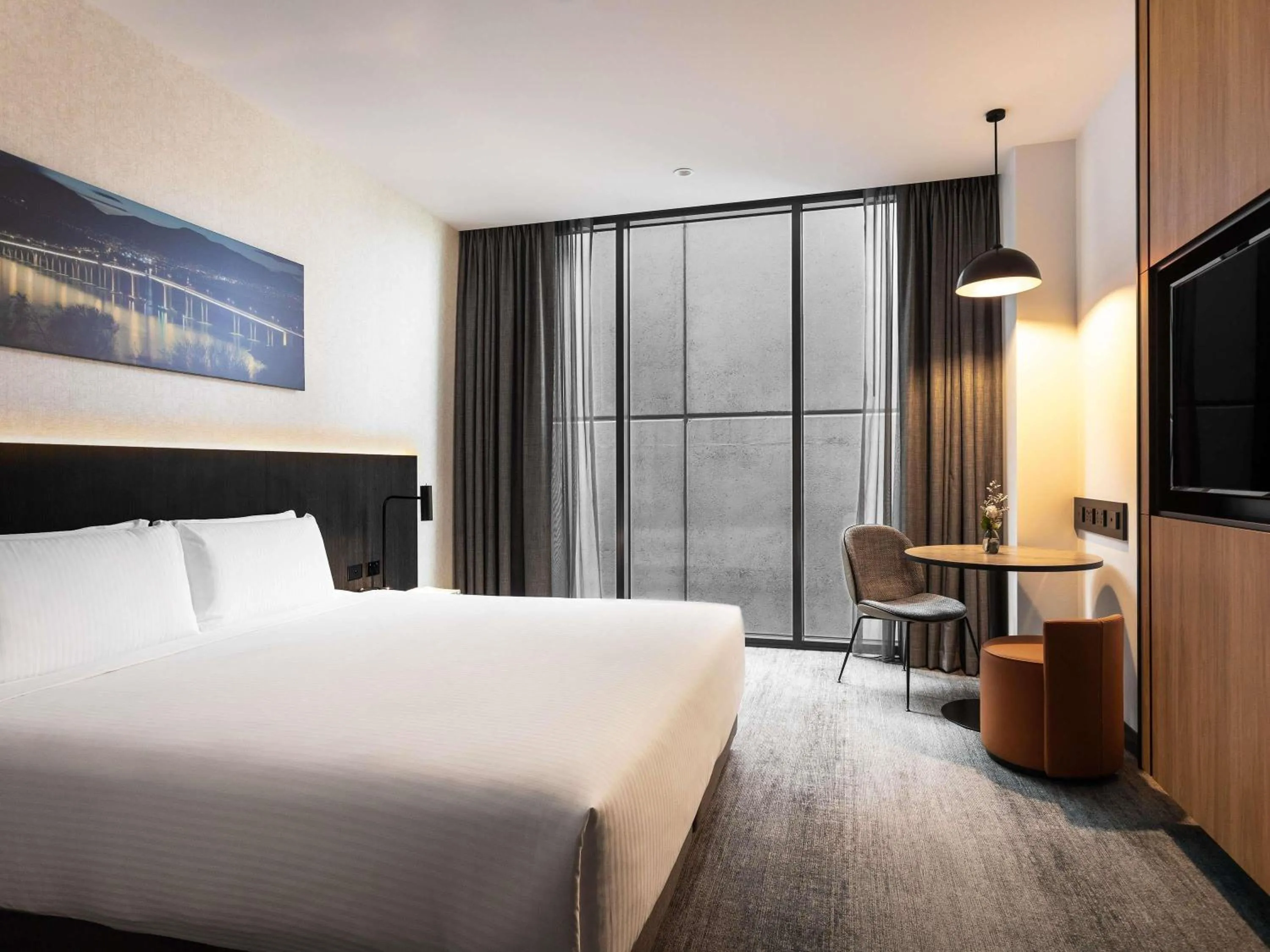 Bedroom, Bed in Mövenpick Hotel Hobart