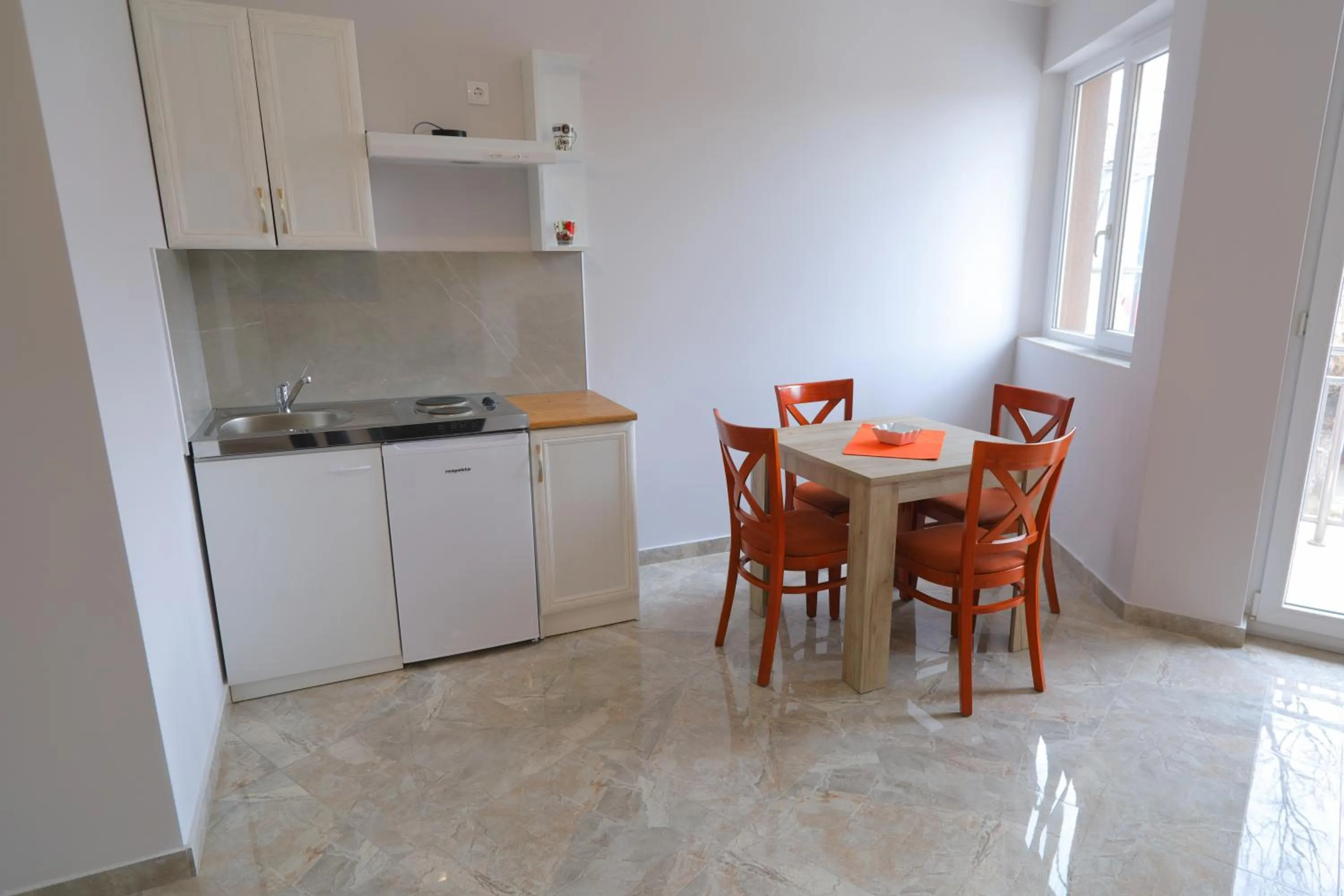 Kitchen or kitchenette in Fenix Apartments