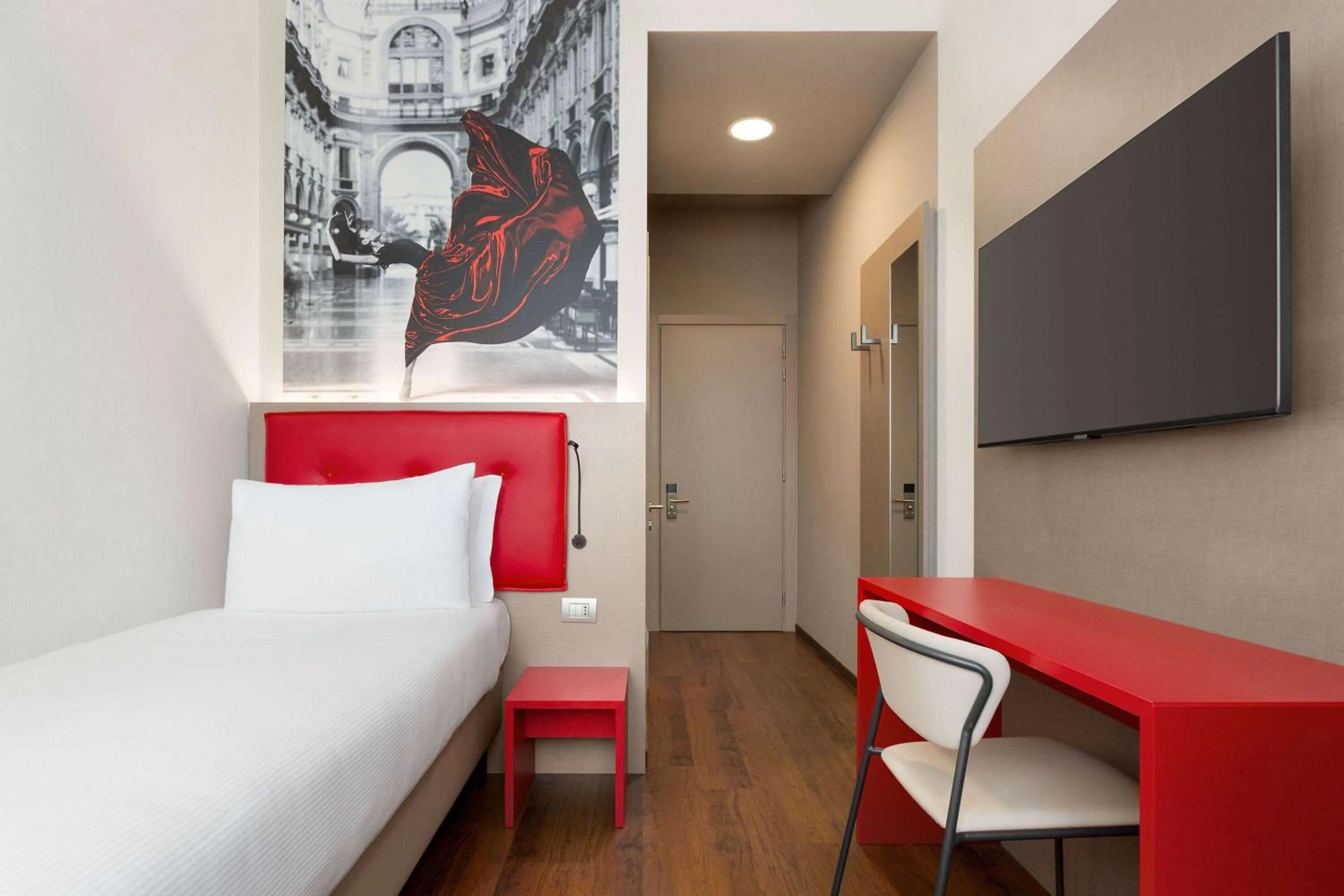 Photo of the whole room, Bed in Amedia Hotel Milan, Trademark Collection by Wyndham