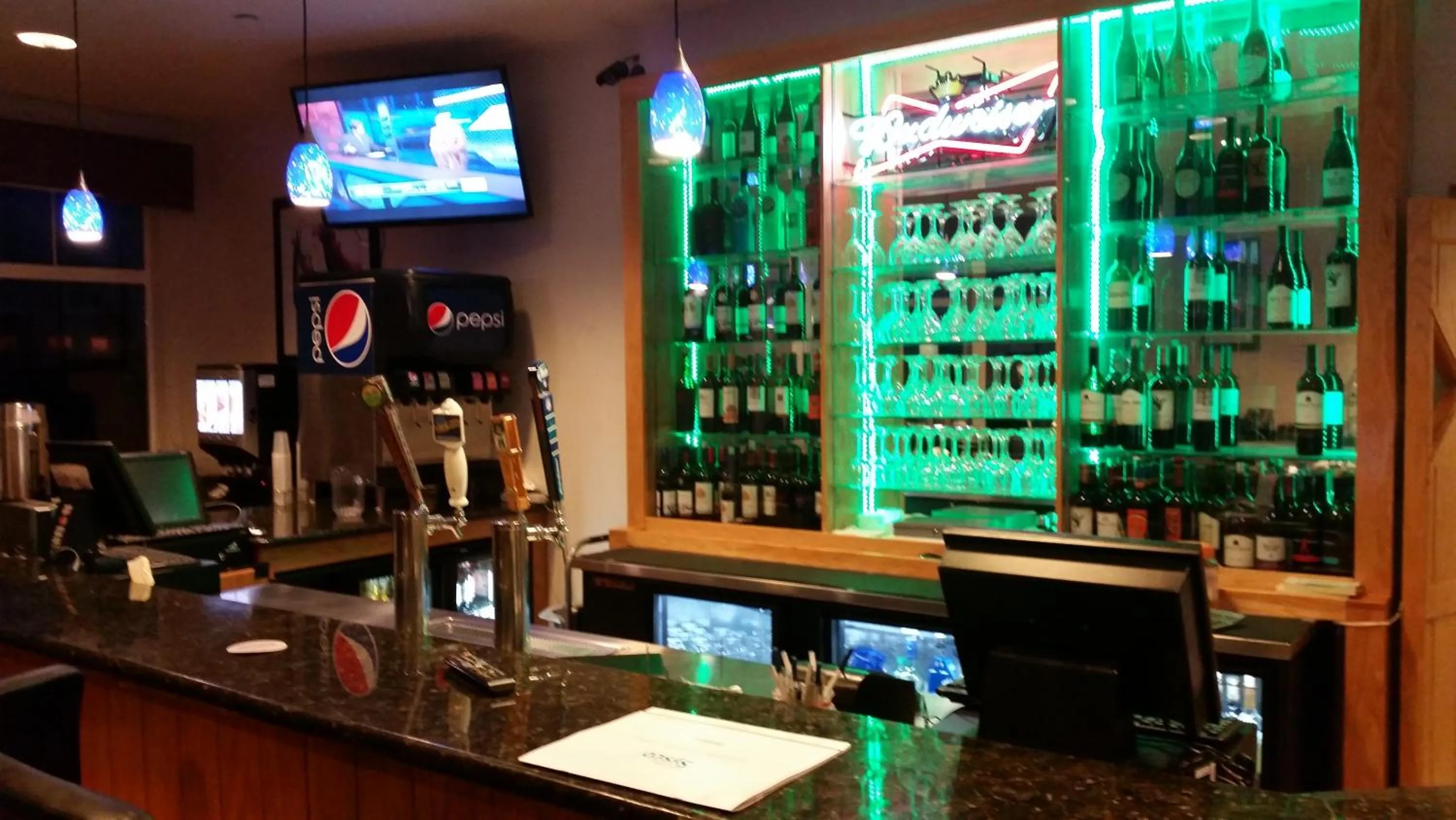 Restaurant/places to eat in Oceanfront Lodge