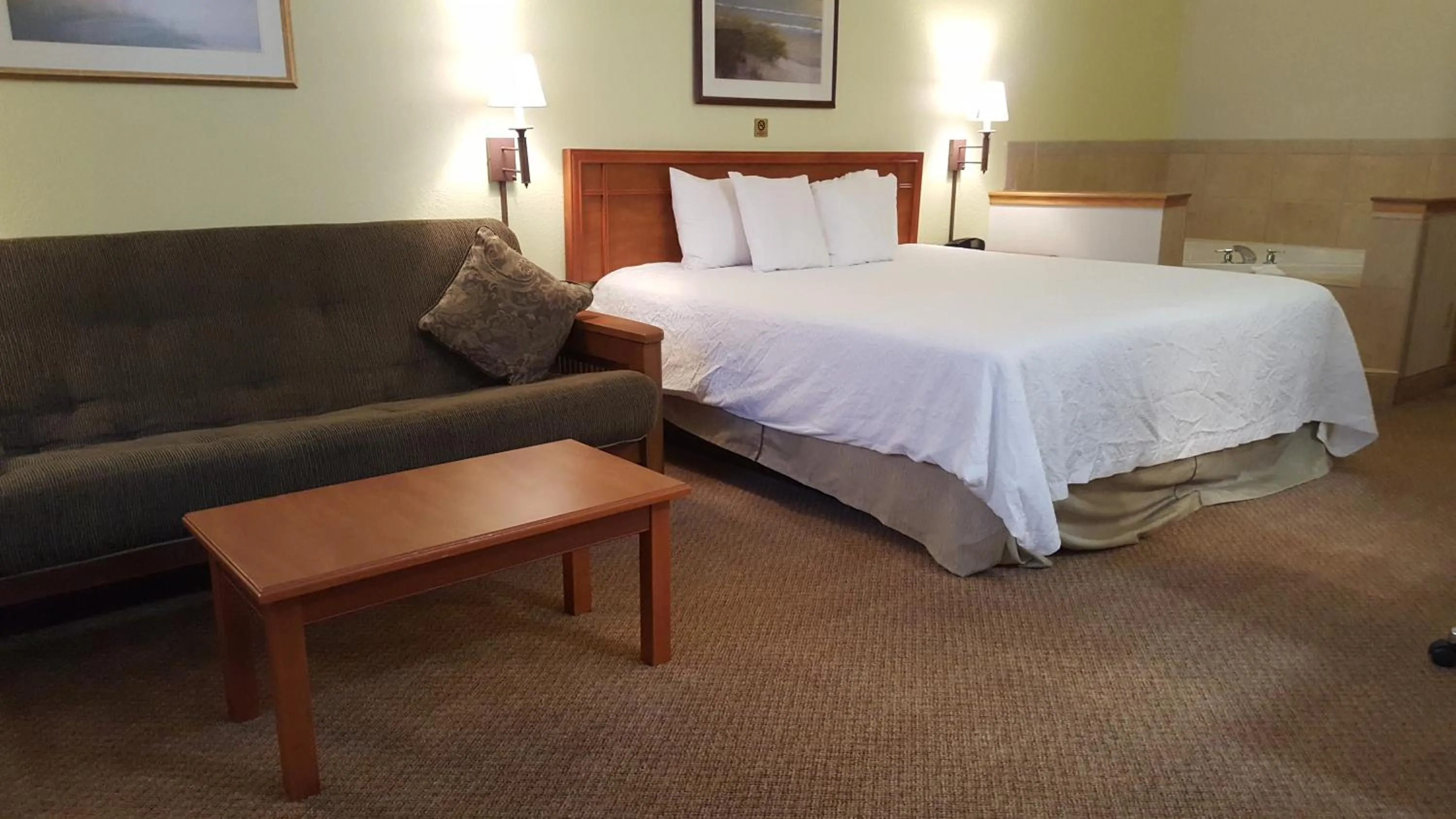 Restaurant/places to eat, Bed in Oceanfront Lodge