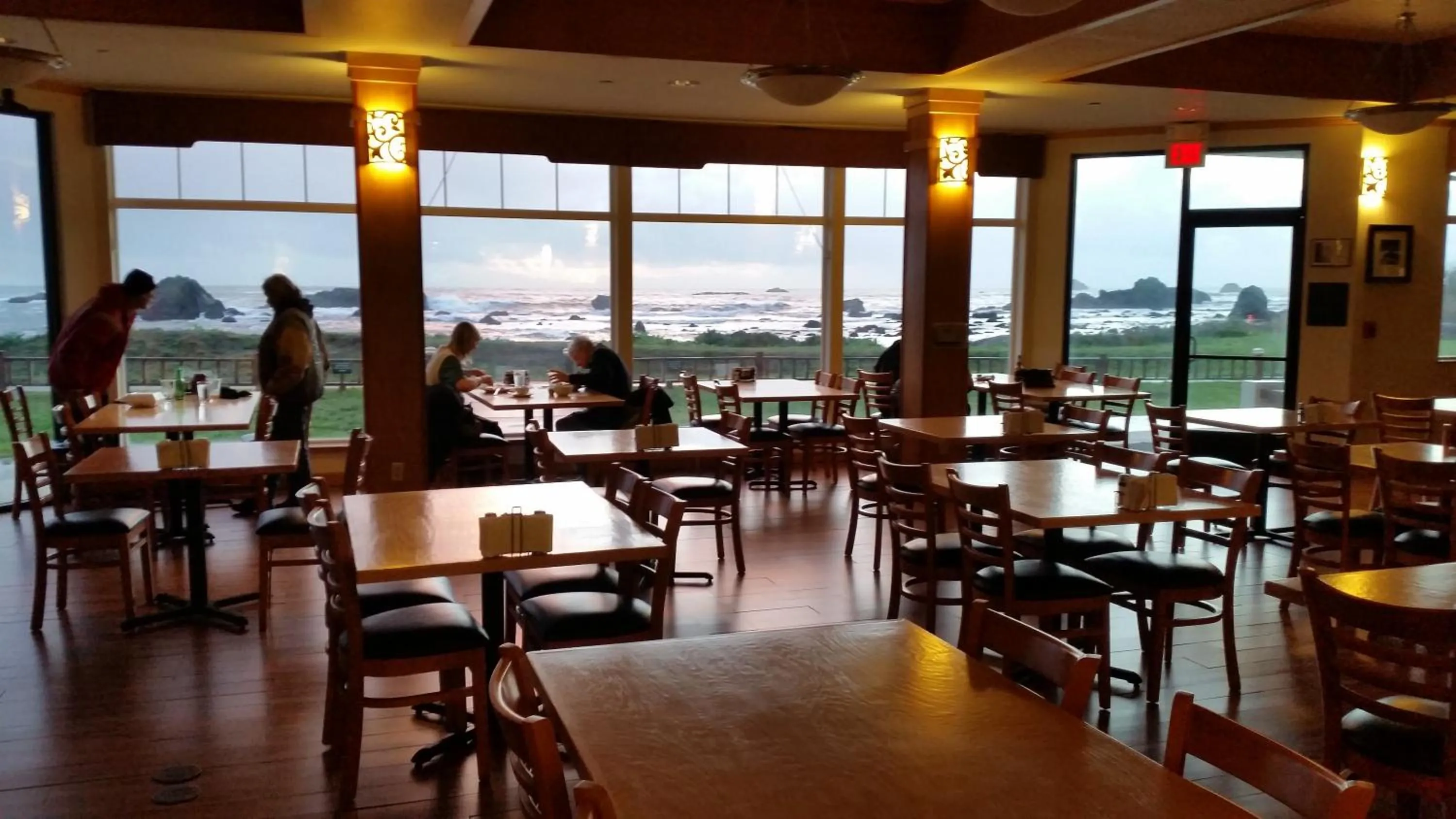Restaurant/places to eat in Oceanfront Lodge