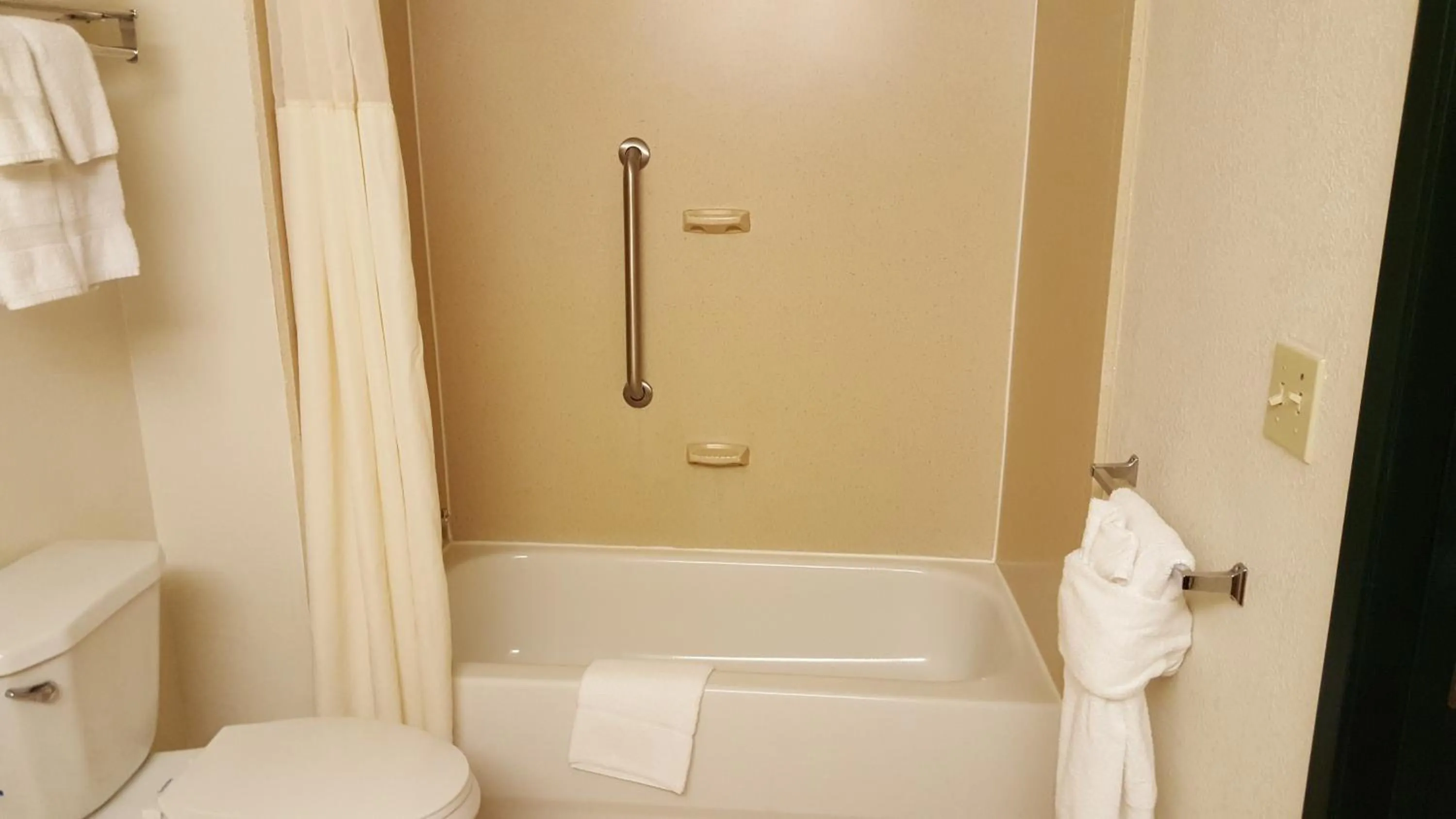 Restaurant/places to eat in Oceanfront Lodge