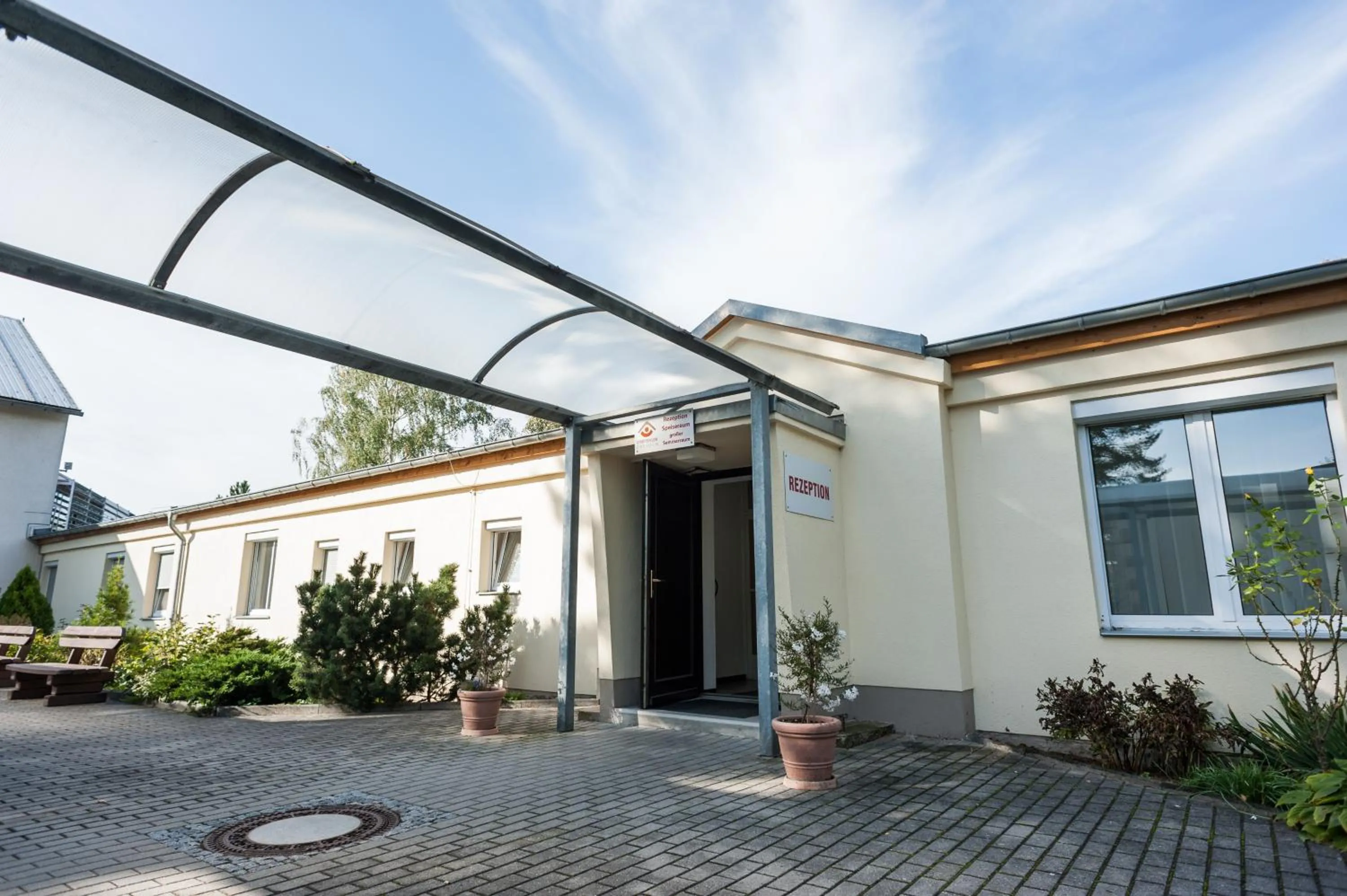 Facade/entrance in Sportpension Dresden