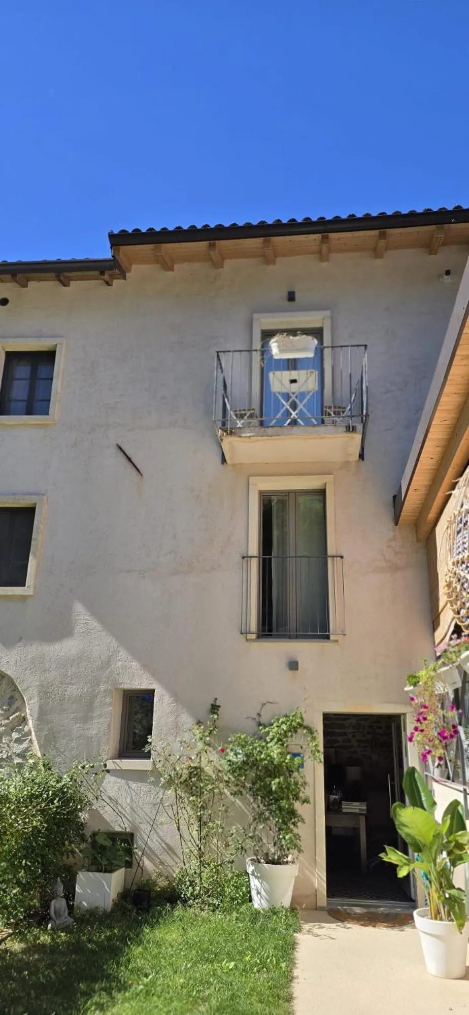 Property building in Elle Ecoholiday