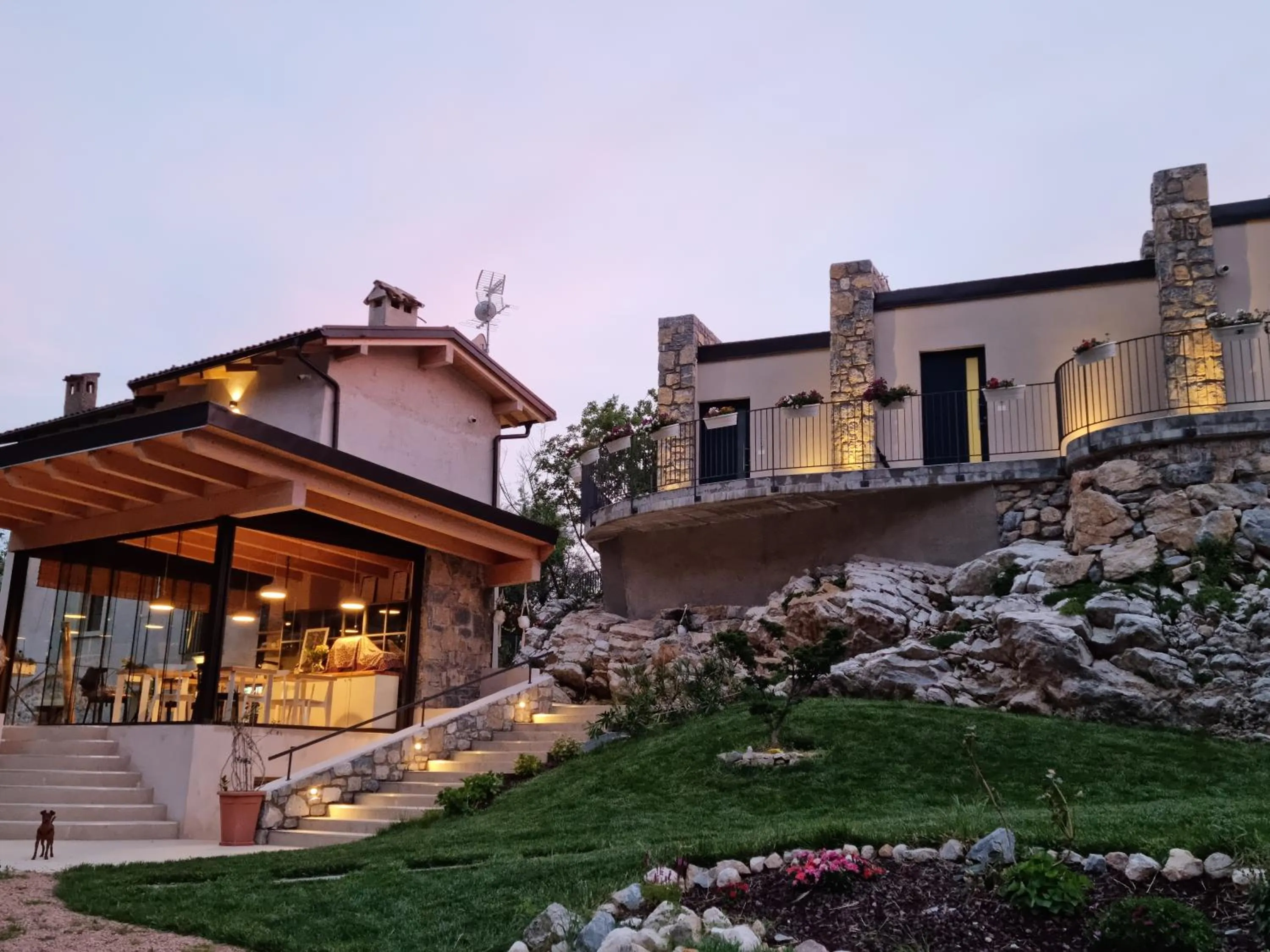 Restaurant/places to eat in Elle Ecoholiday