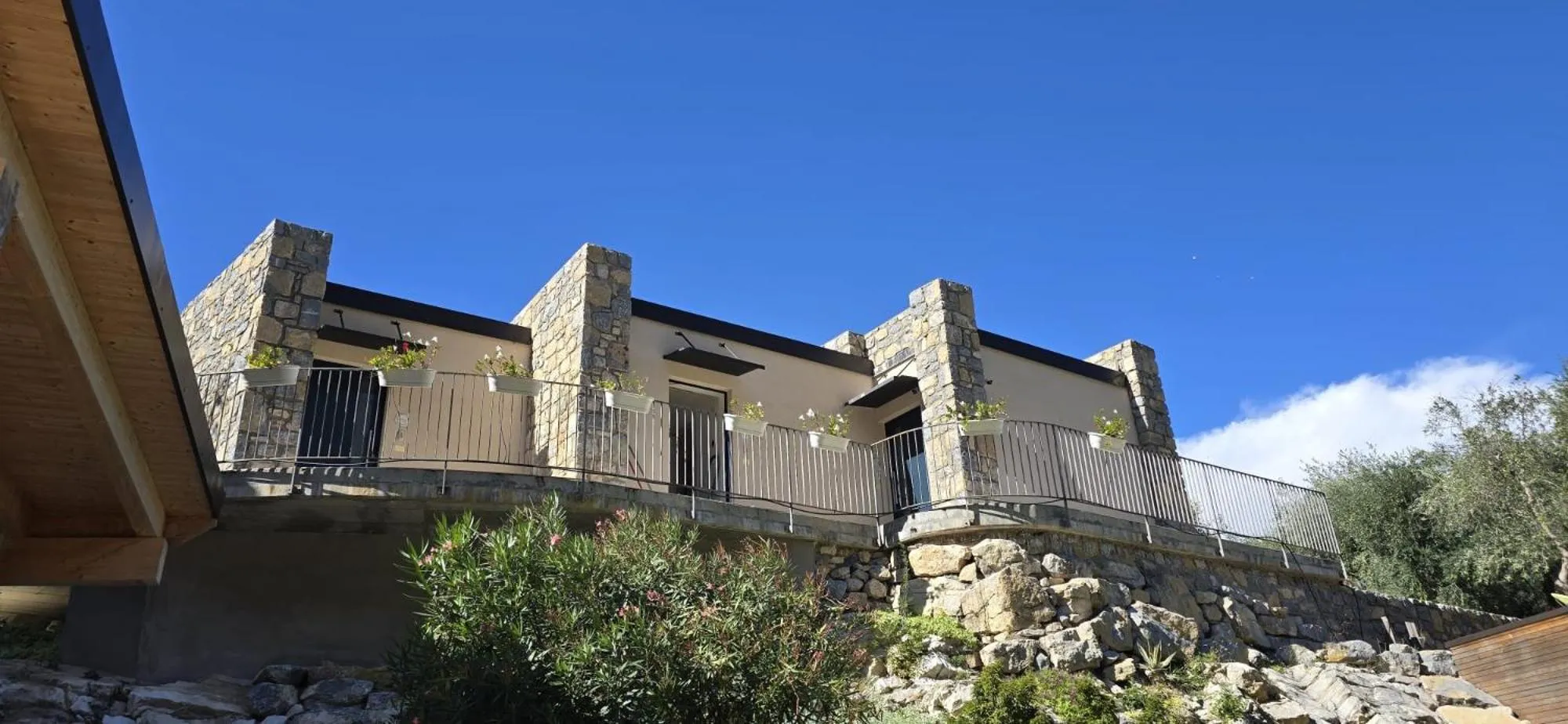 Property building in Elle Ecoholiday