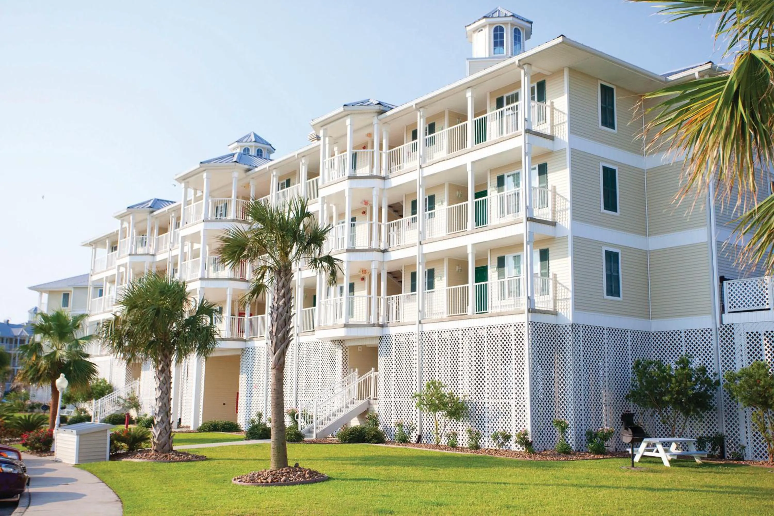 Property building in Holiday Inn Club Vacations Galveston Seaside Resort