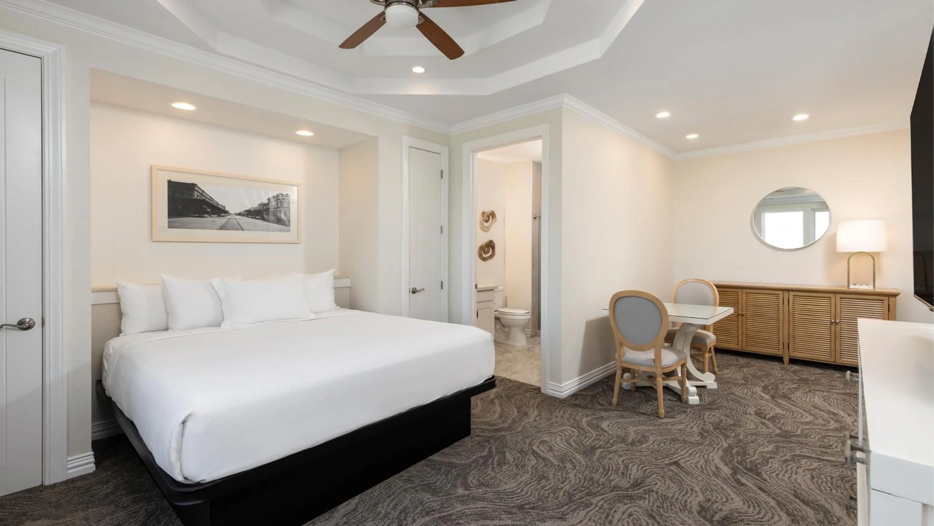 Photo of the whole room, Bed in Holiday Inn Club Vacations Galveston Seaside Resort