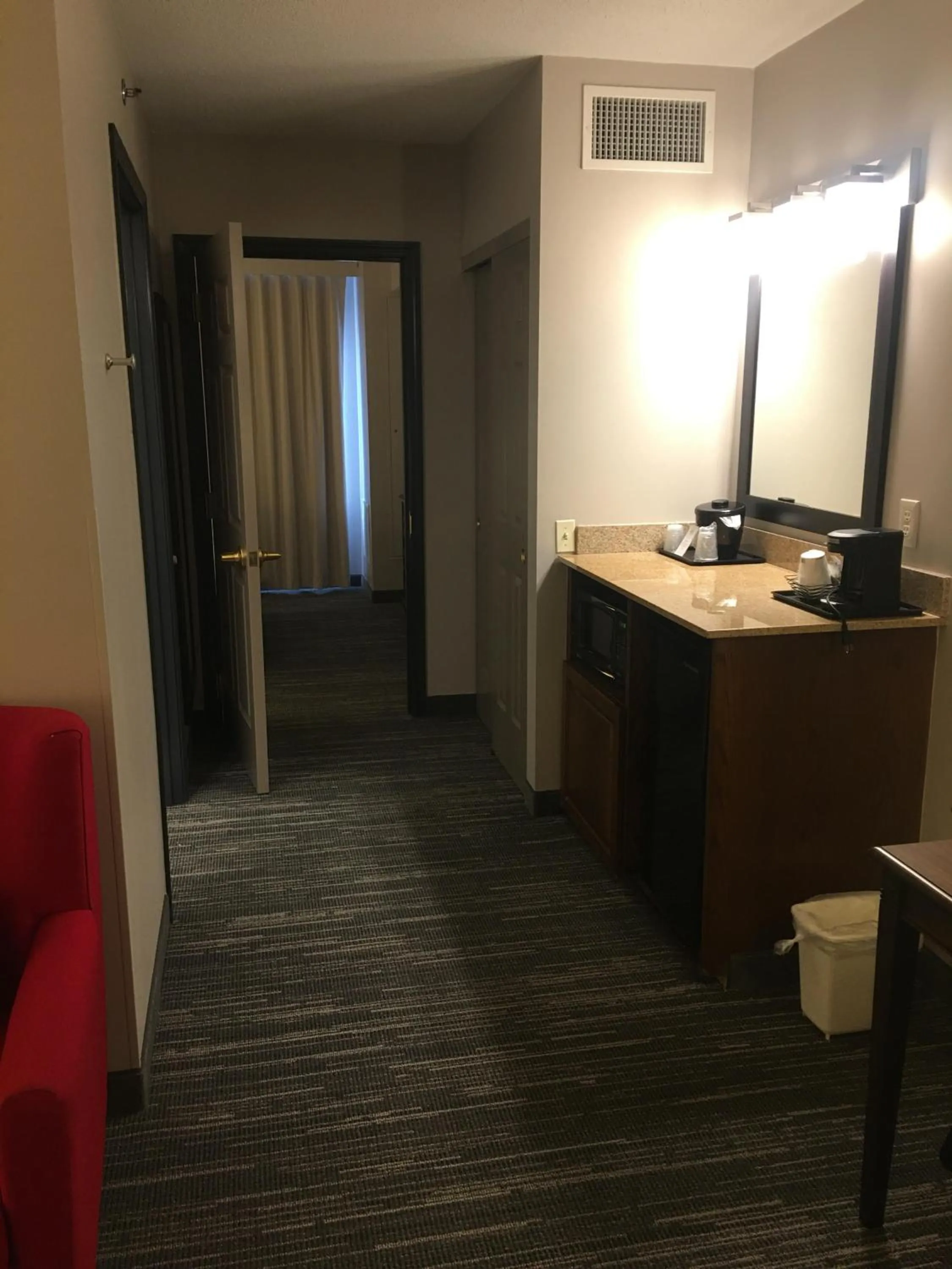 Coffee/tea facilities in Country Inn & Suites by Radisson, Grand Rapids East, MI