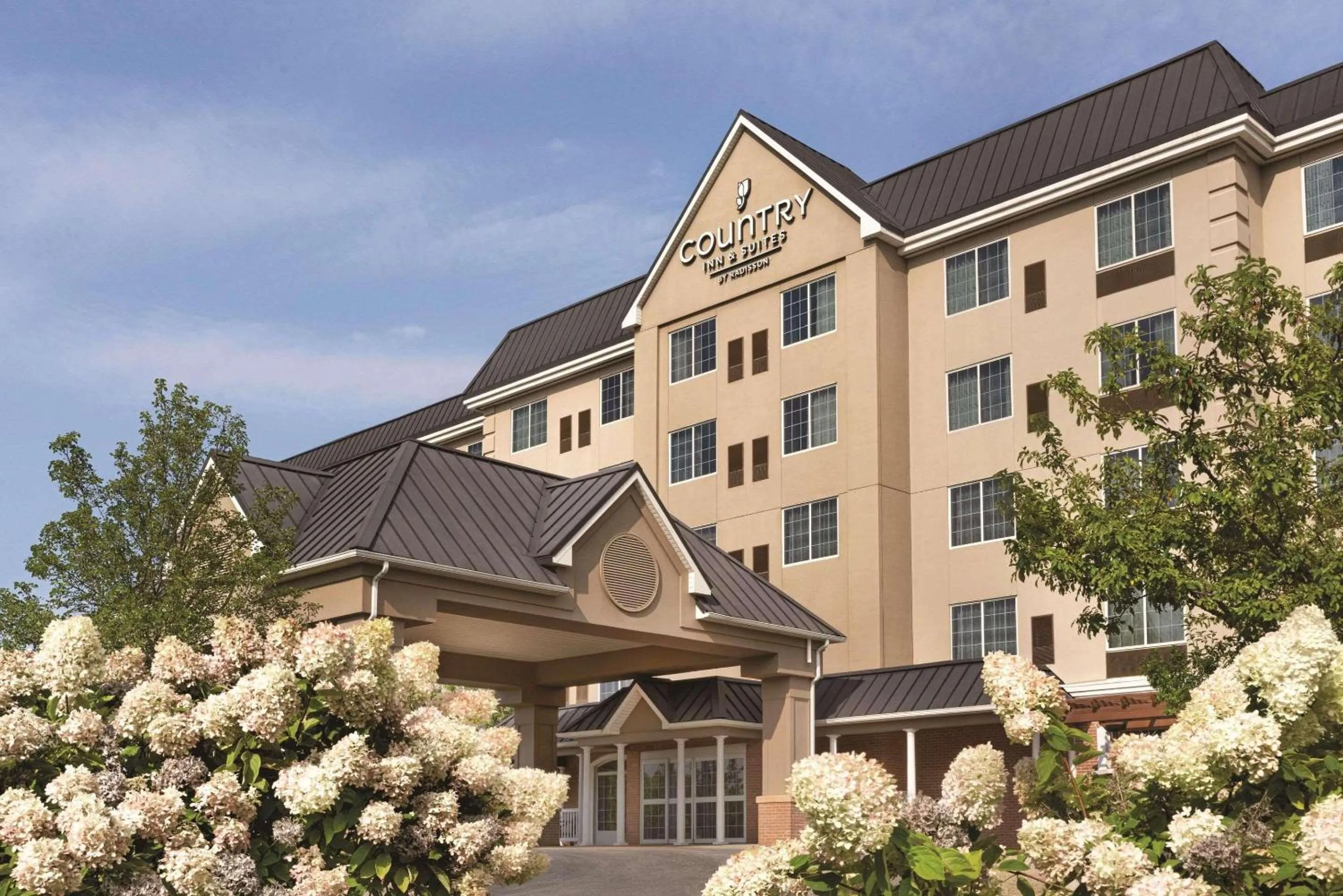 Property building in Country Inn & Suites by Radisson, Grand Rapids East, MI