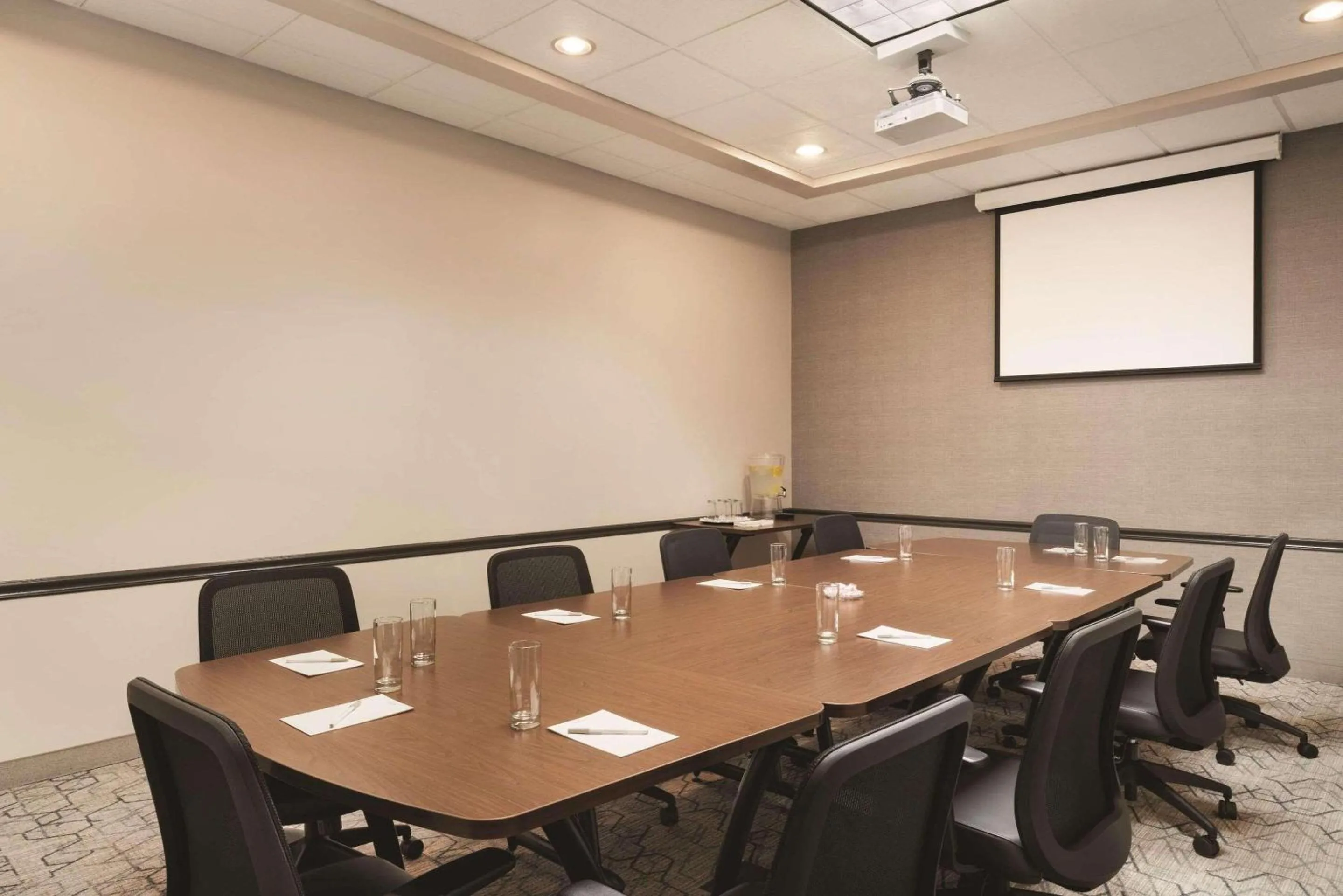 Meeting/conference room in Country Inn & Suites by Radisson, Grand Rapids East, MI