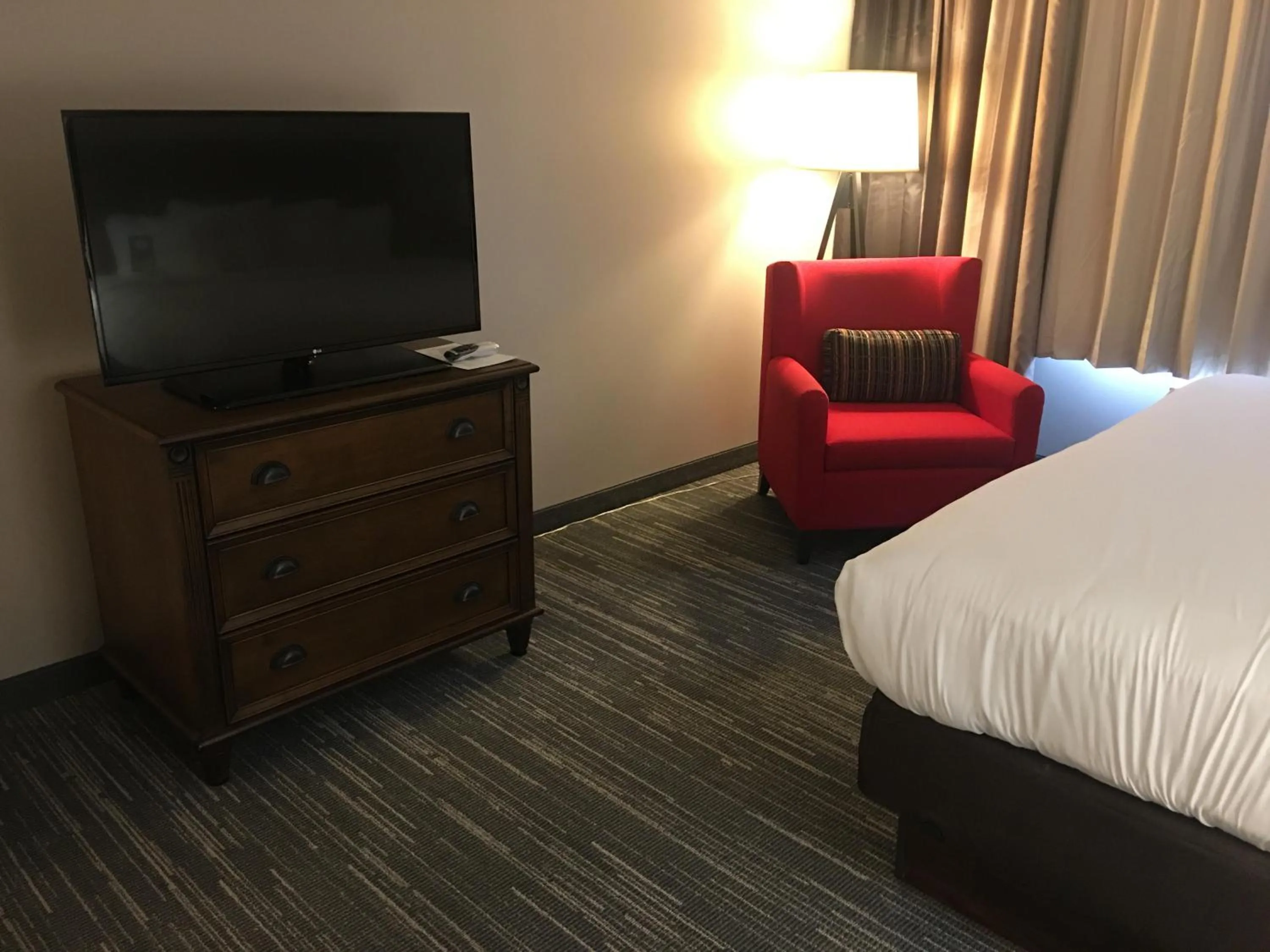Photo of the whole room, Bed in Country Inn & Suites by Radisson, Grand Rapids East, MI