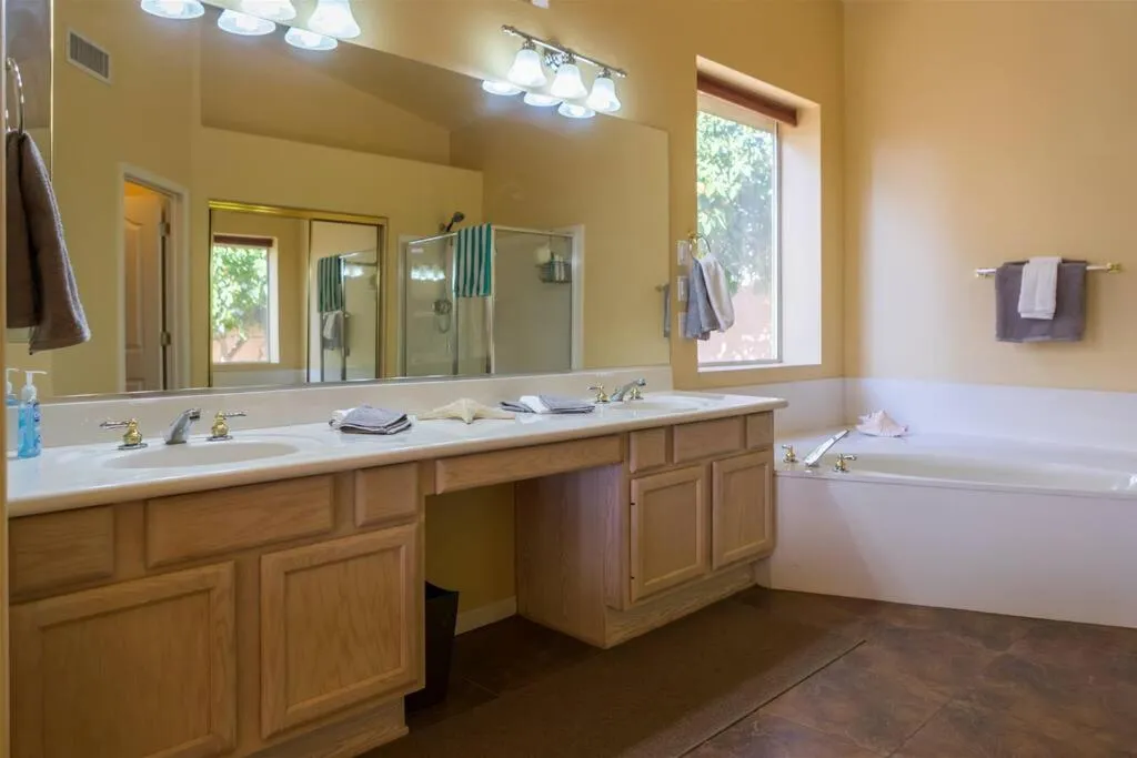 Spacious golf course house with pool heater, spa