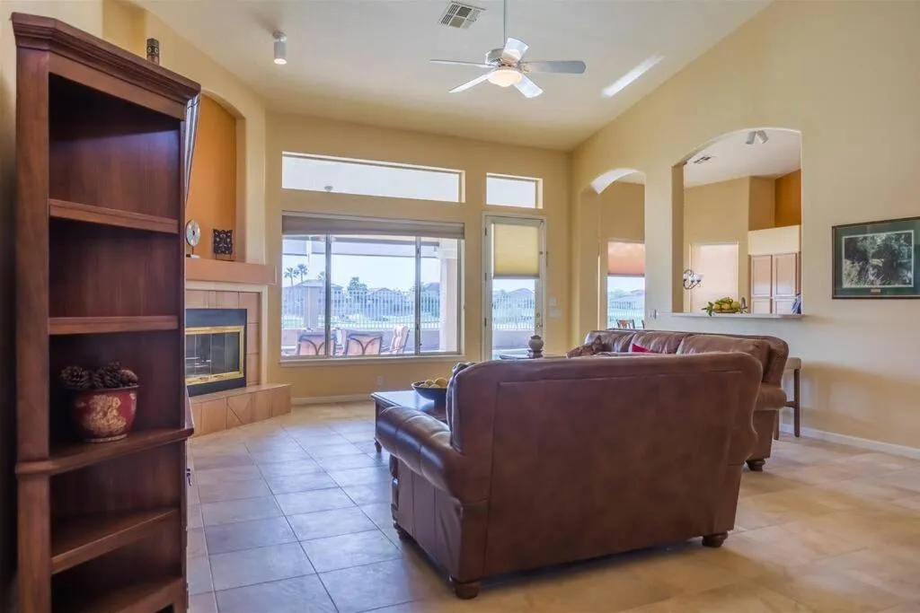 Spacious golf course house with pool heater, spa