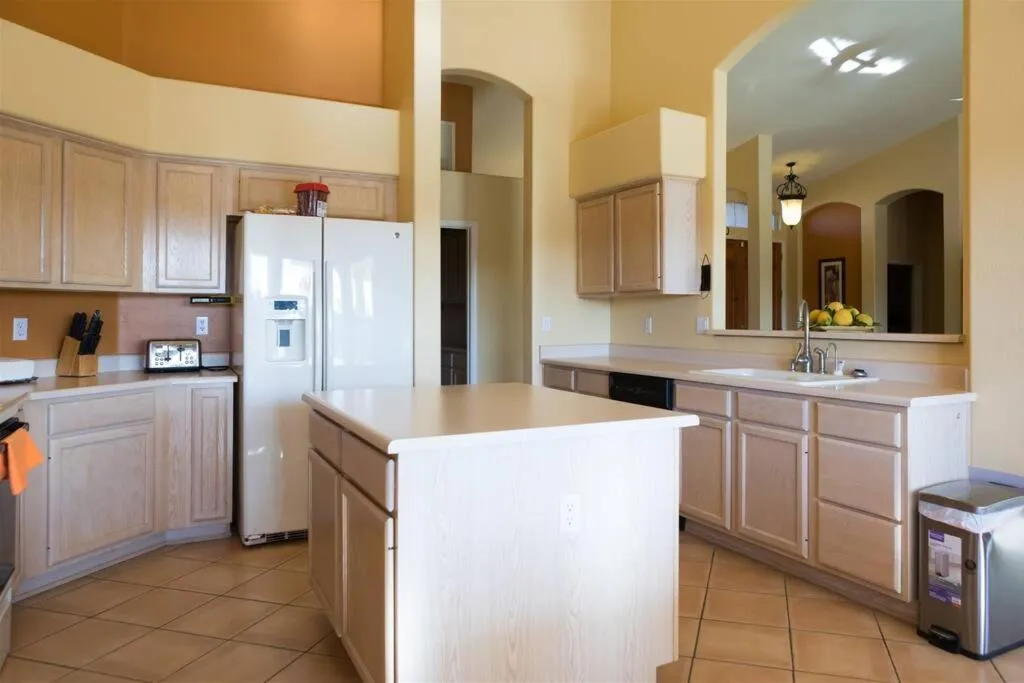 Spacious golf course house with pool heater, spa