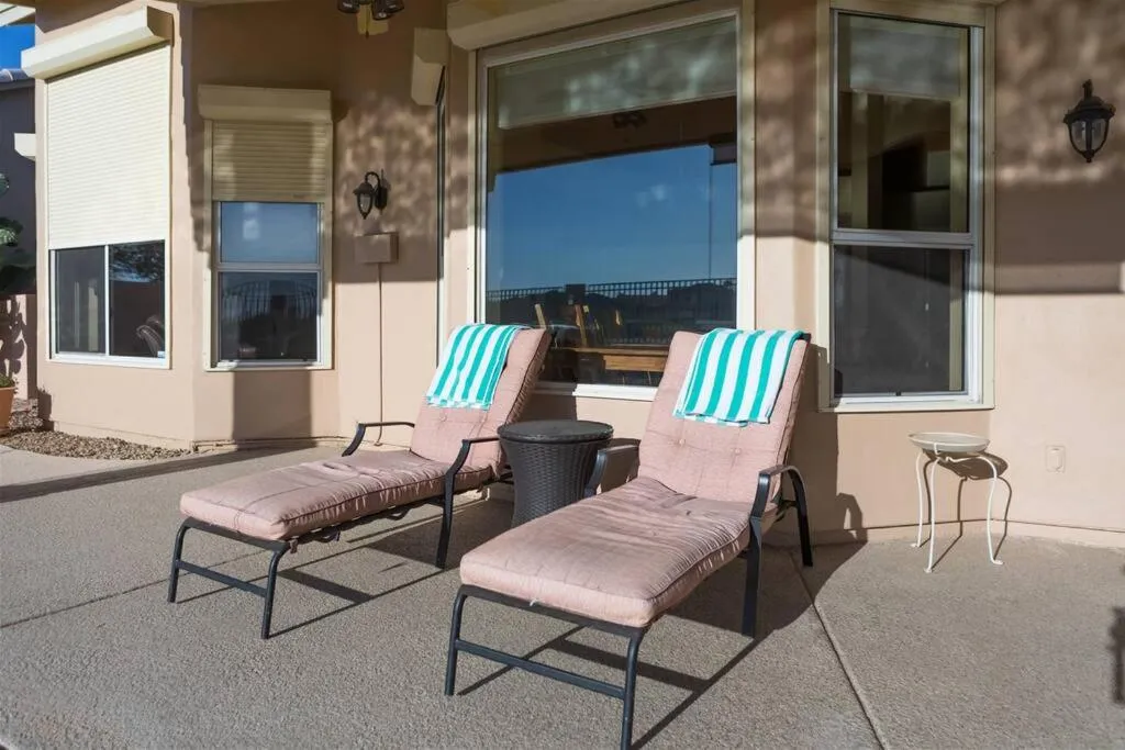 Spacious golf course house with pool heater, spa