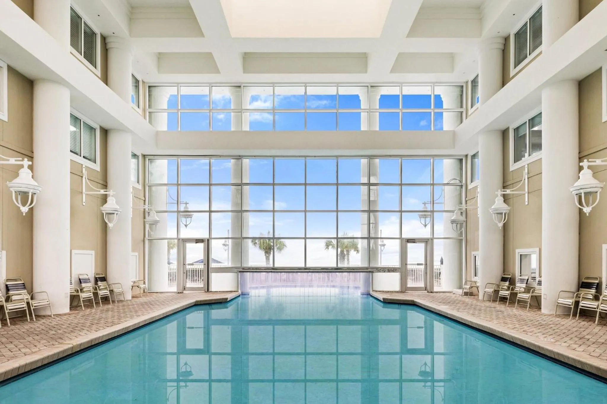 Swimming pool in Club Wyndham at Majestic Sun