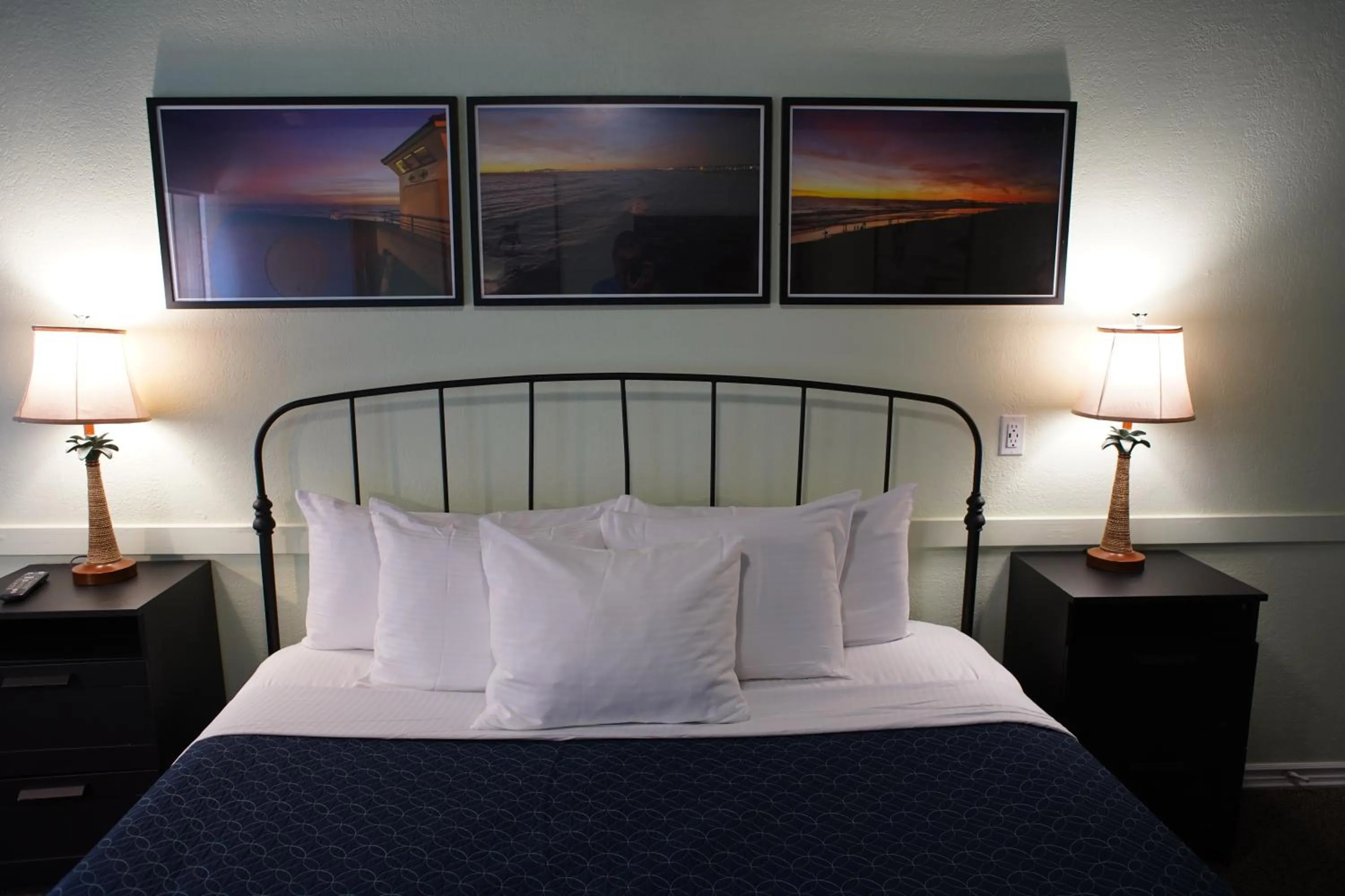 Bedroom in Huntington Surf Inn