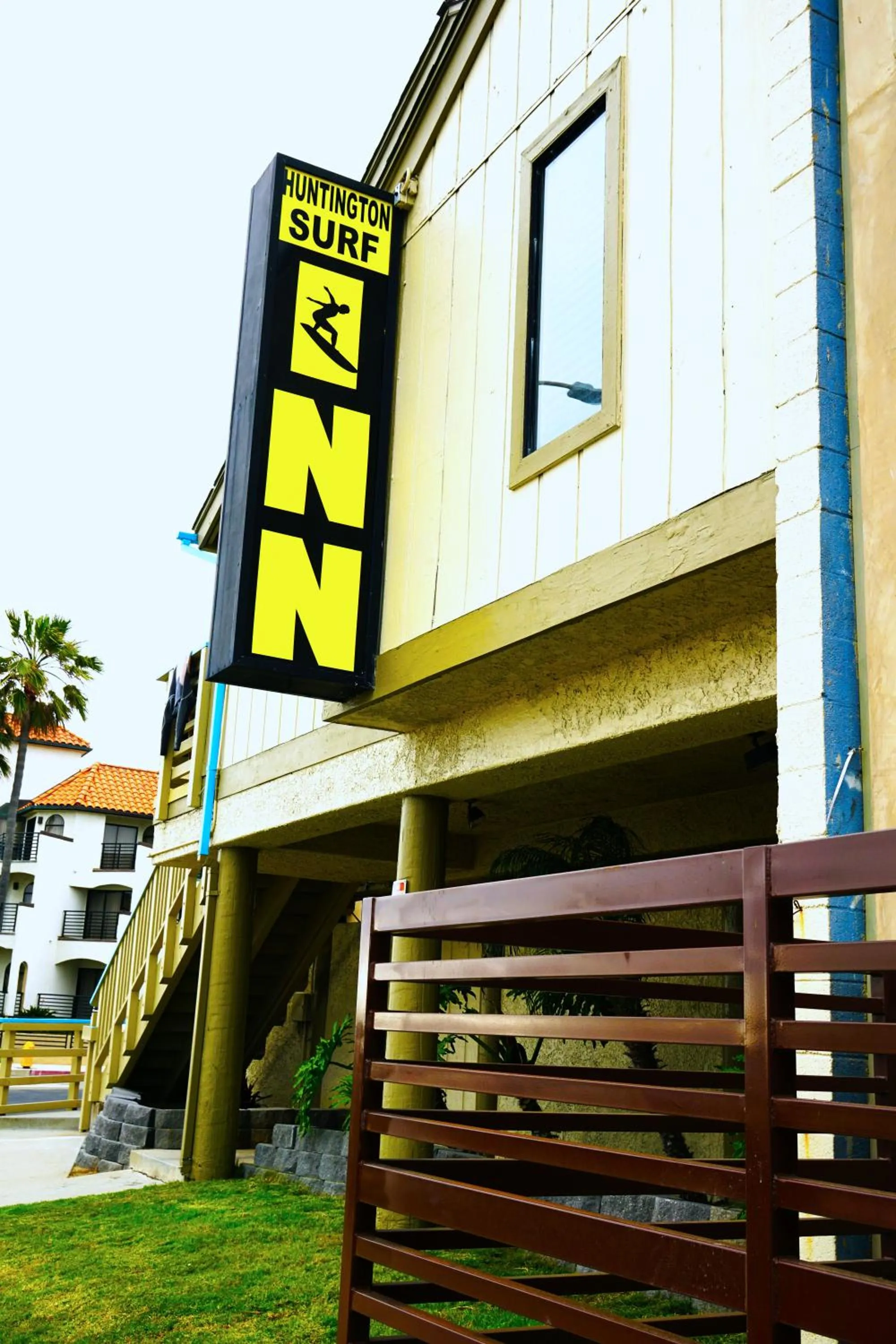 Property building in Huntington Surf Inn