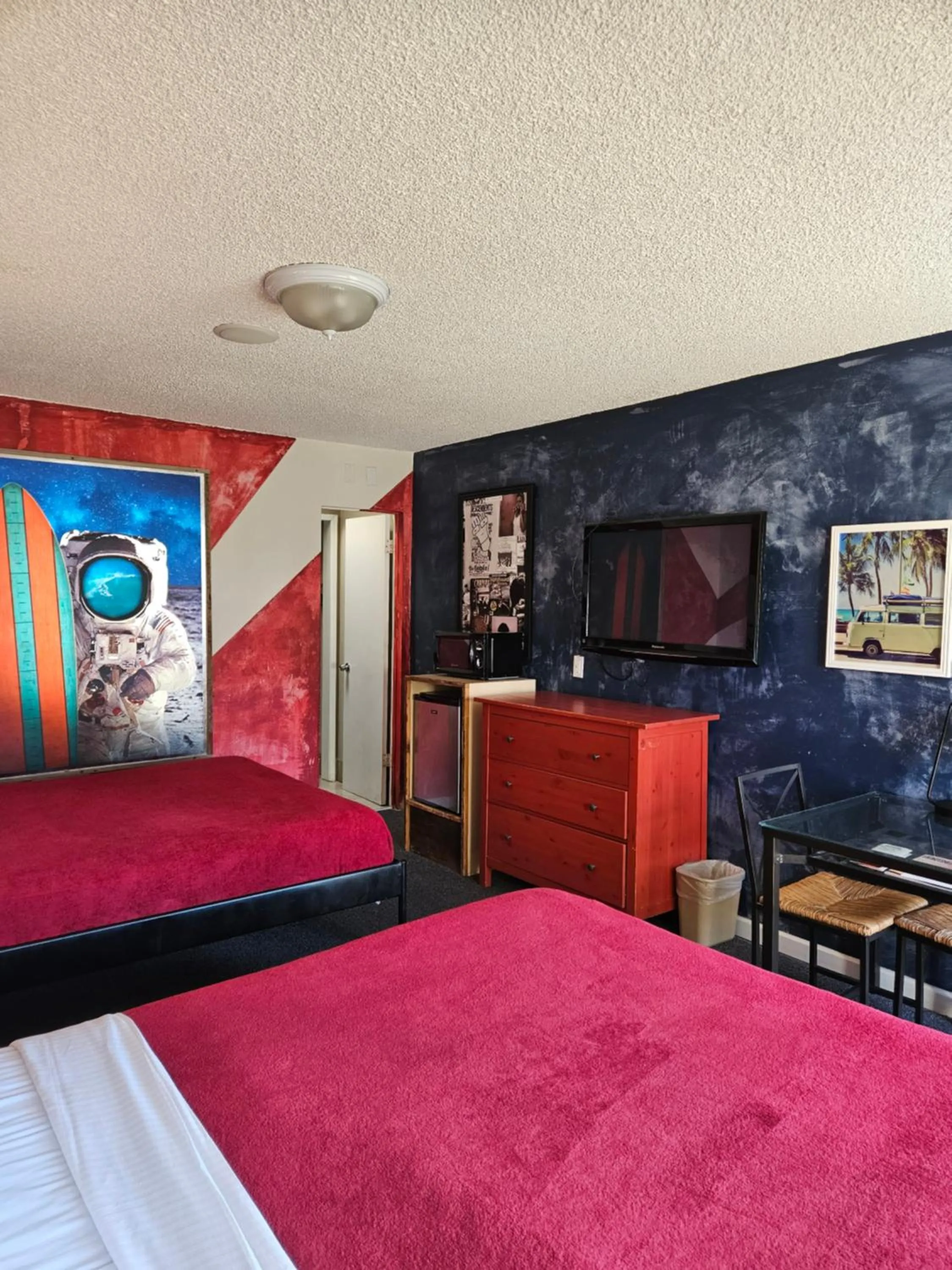 Bedroom in Huntington Surf Inn