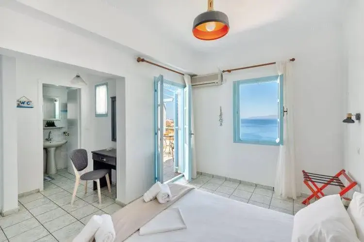 Quadruple Room with Sea View in APOLLON PALACE Quadruple Room with Sea View in APOLLON PALACE