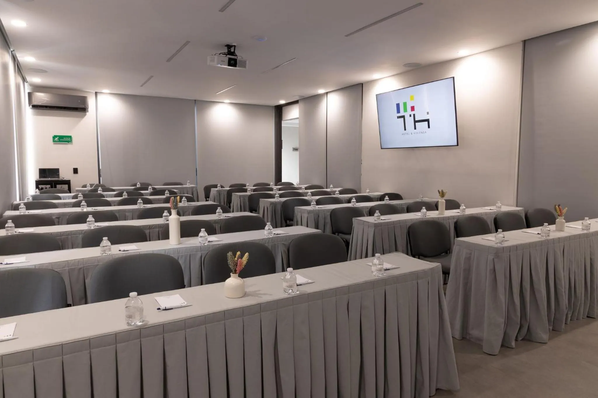 TV and multimedia in TH HOTEL & VIVIENDA