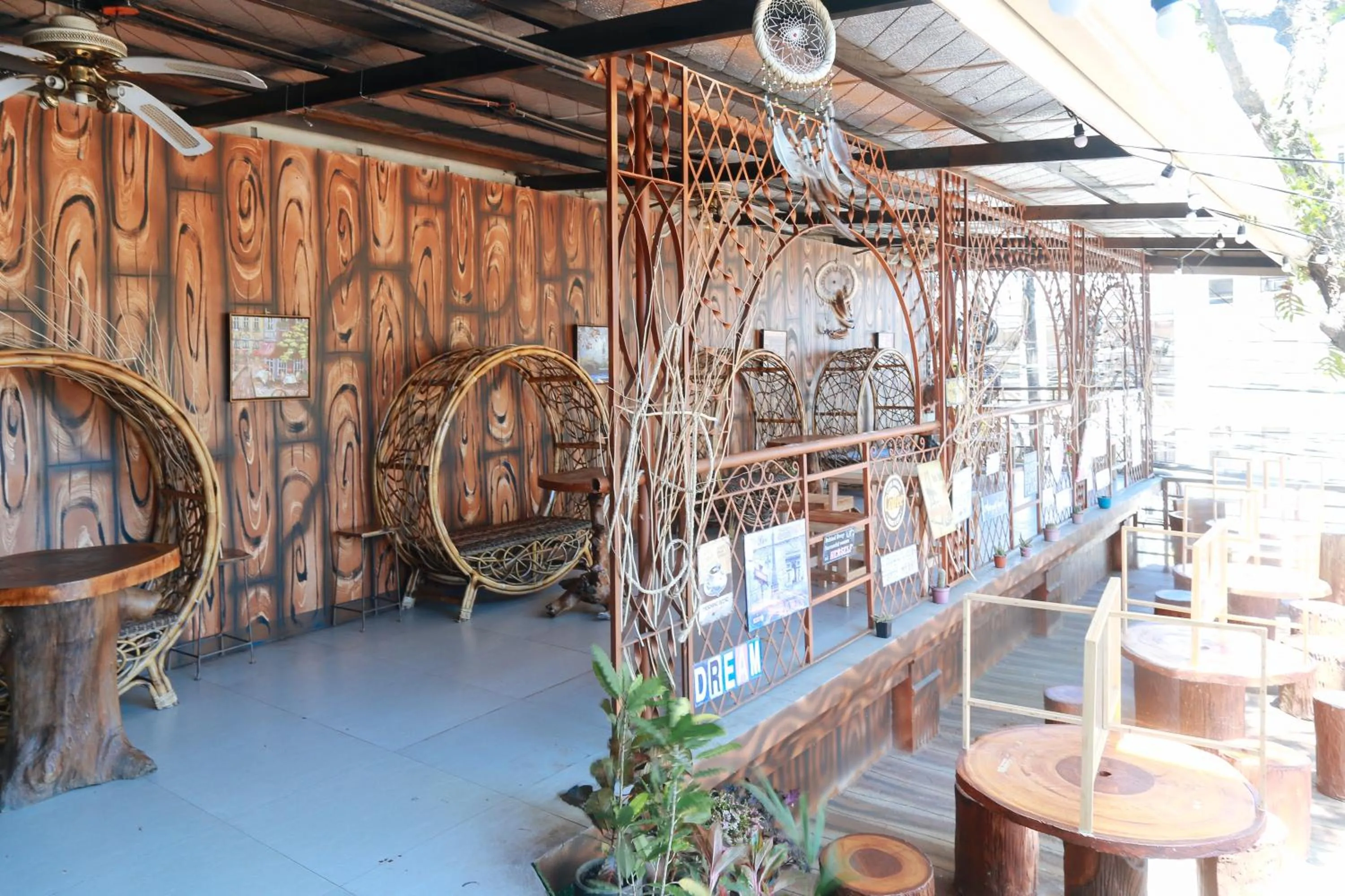 Restaurant/places to eat in RedDoorz Plus @ Castle Chateau Iloilo