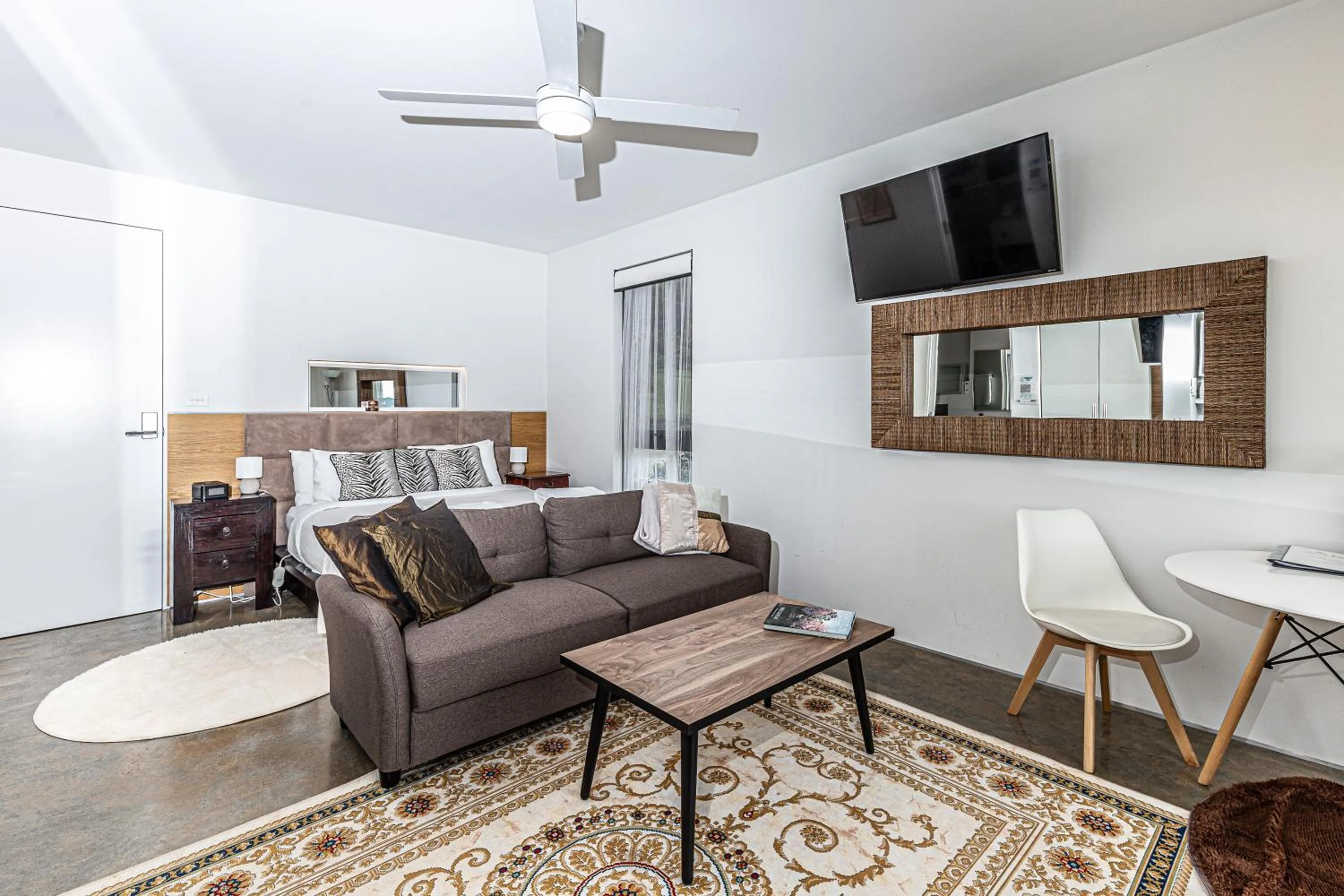 TV and multimedia in Hanging Rock Views