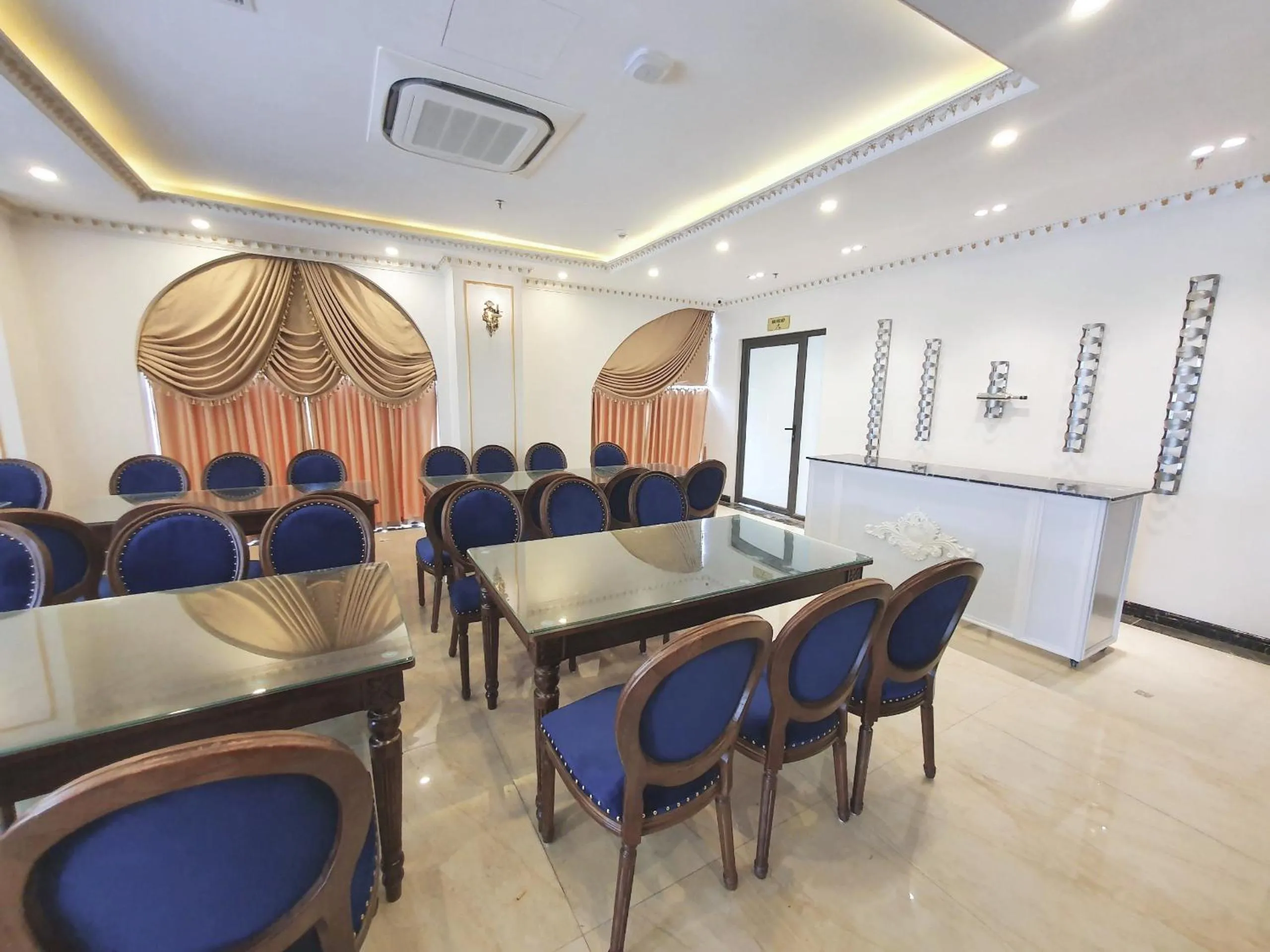 Restaurant/places to eat in Kingdom Hotel Cua Lo