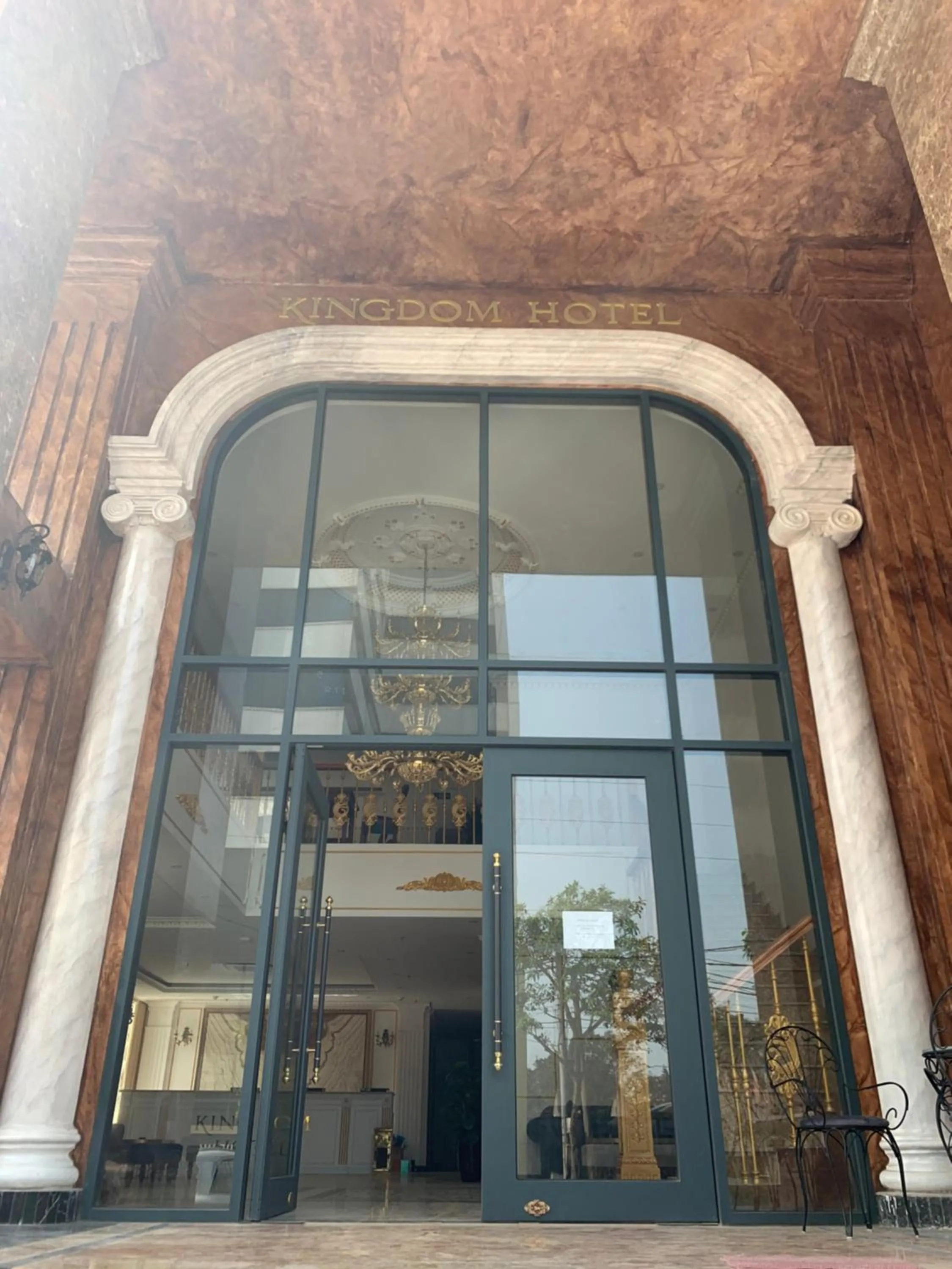 Facade/entrance in Kingdom Hotel Cua Lo