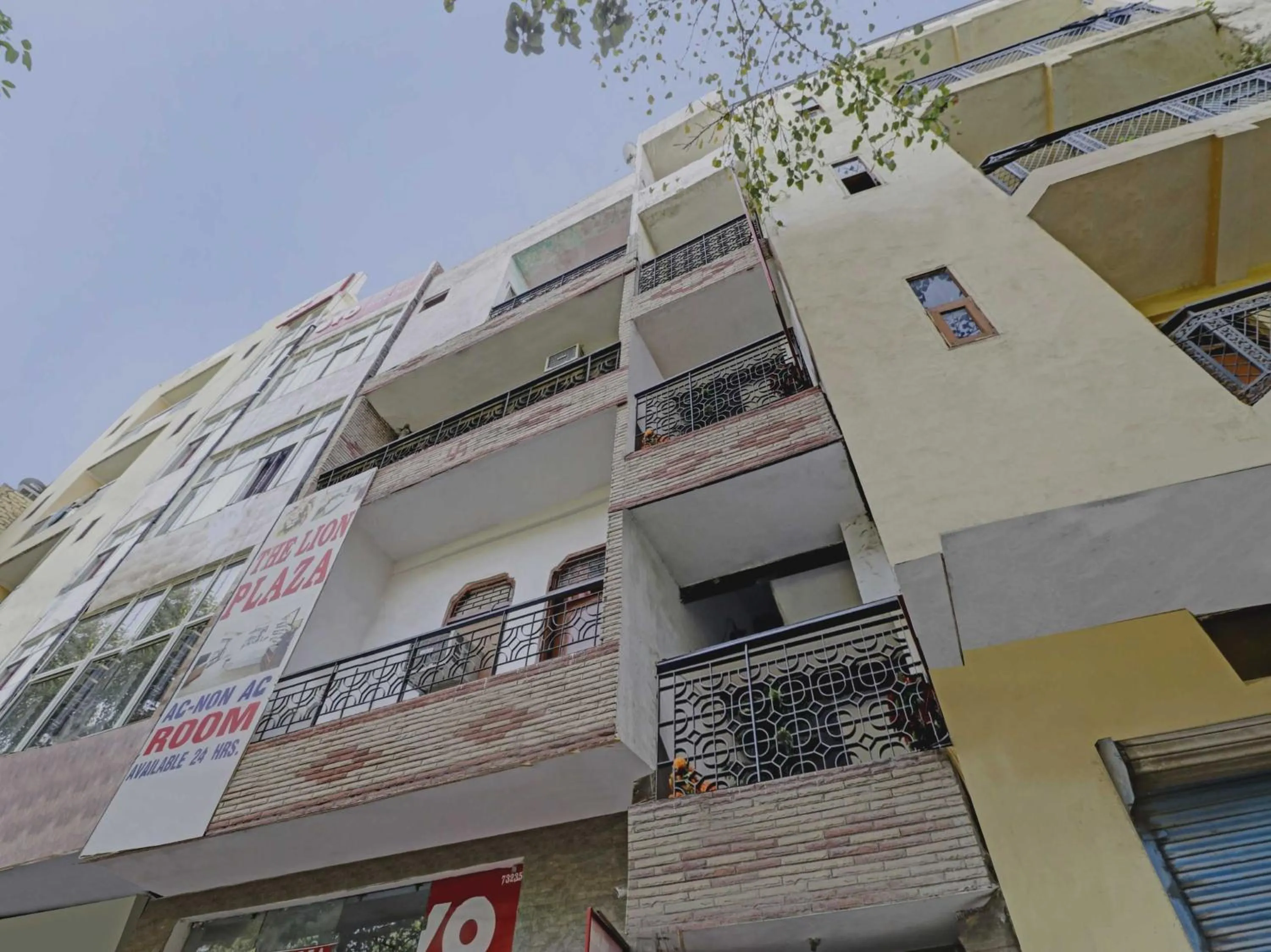 Facade/entrance in Hotel O Lion Home Stay