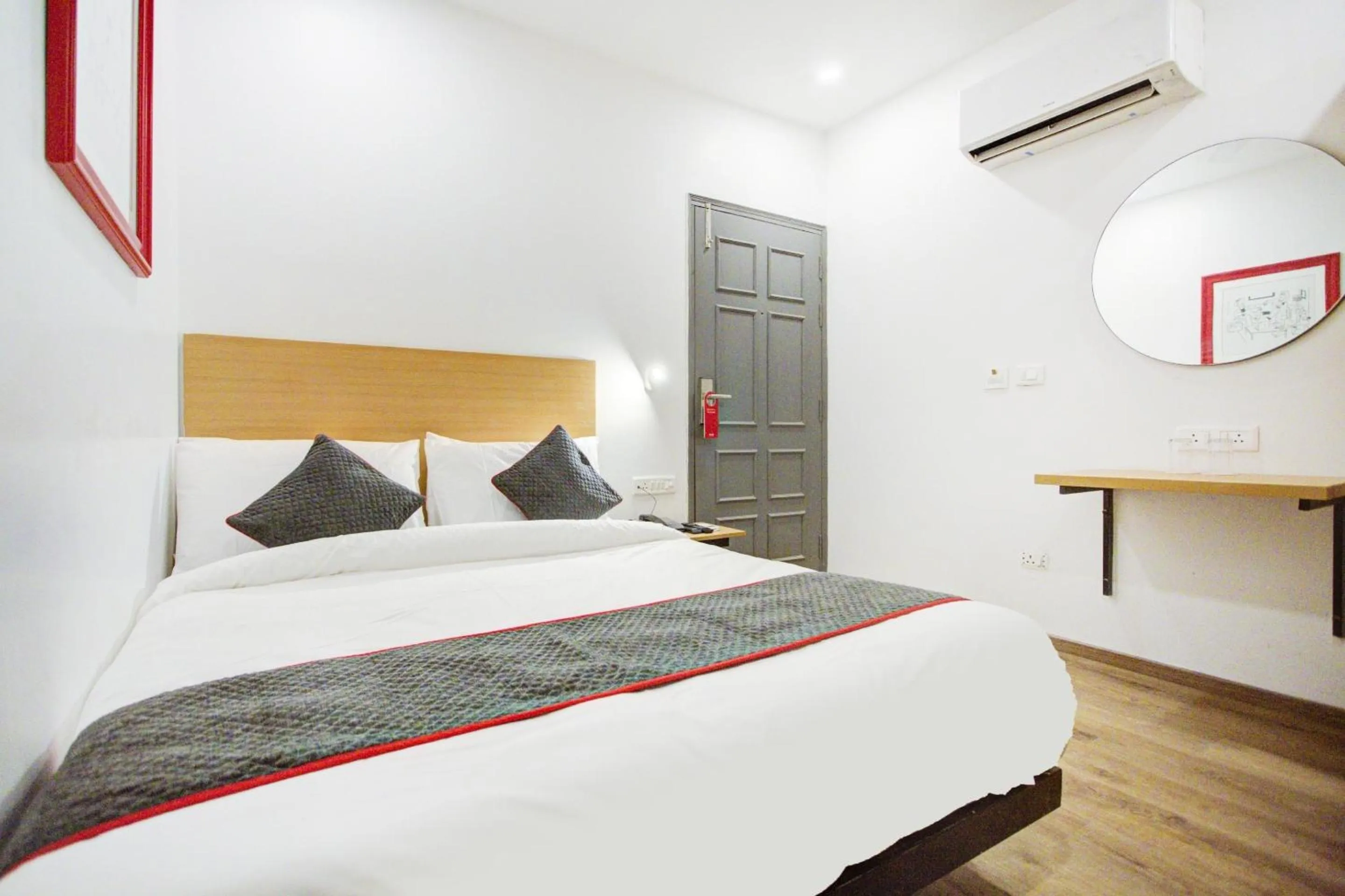 Bedroom, Bed in Super Townhouse Townhouse Atal Chowk Indirapuram Ghaziabad