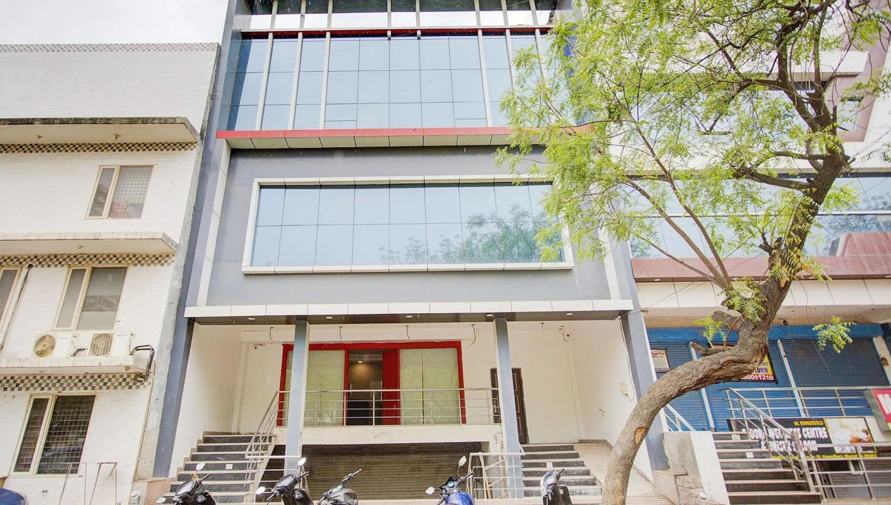 Facade/entrance in Super Townhouse Townhouse Atal Chowk Indirapuram Ghaziabad